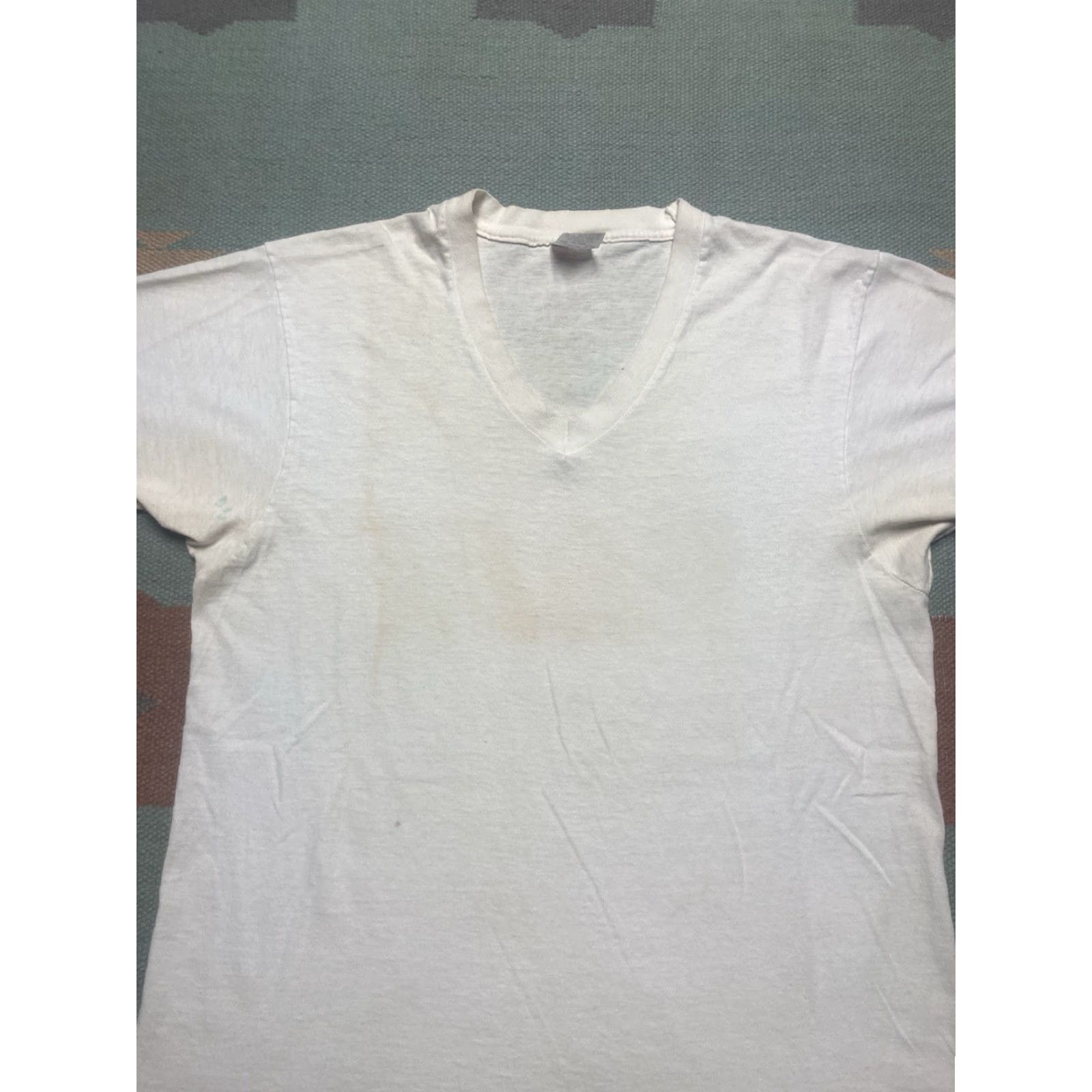Hanes VINTAGE Hanes T-Shirt White Cotton V-Neck Adult Large Size US L / EU 52-54 / 3 - 4 Thumbnail