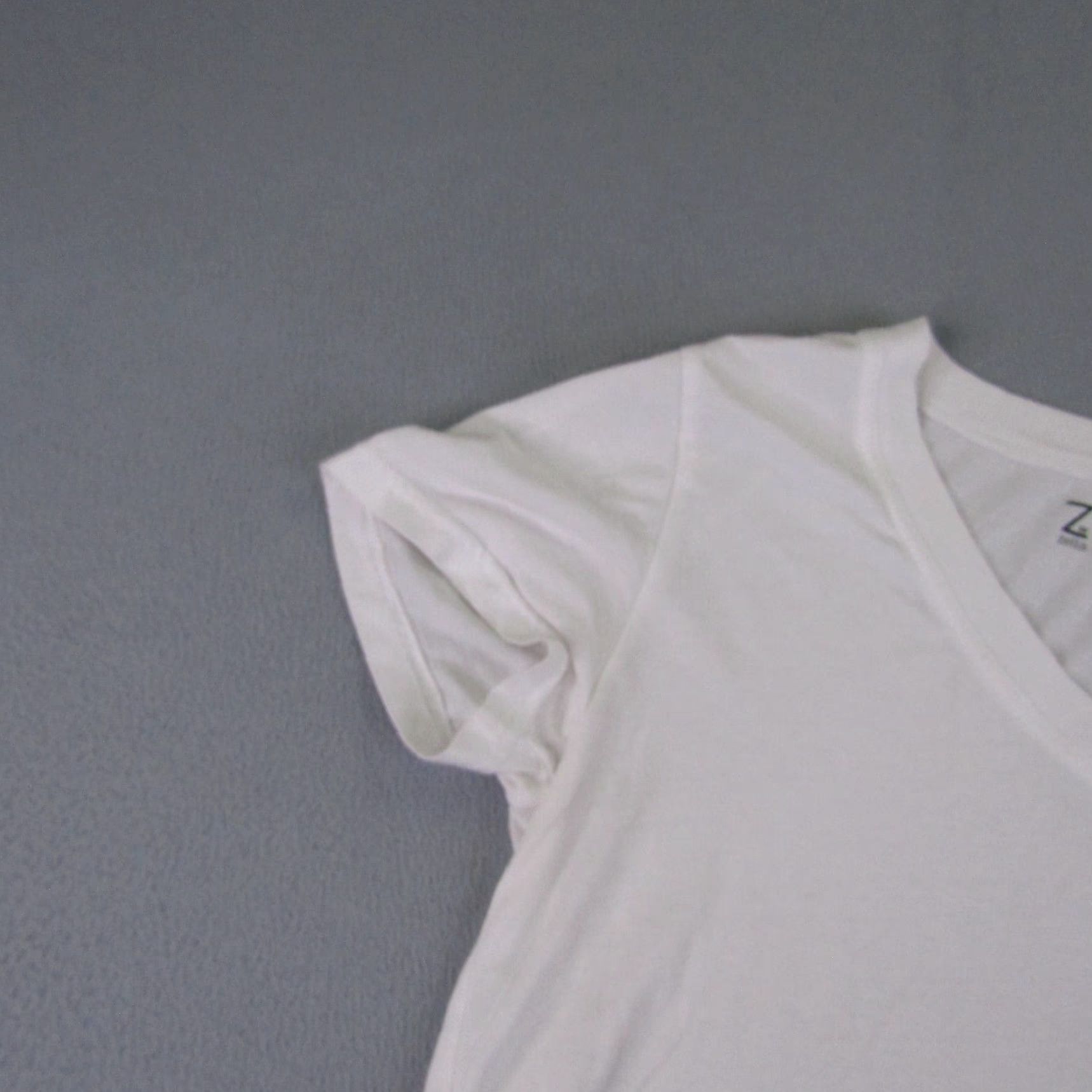 Vintage VINTAGE Not Applicable - Zella Shirt Womens XS White V-Neck Athletic T-Shirt Adult XS White Basic Breathable Casual Sport 2010s Womens Size XS / US 0-2 / IT 36-38 - 5 Thumbnail