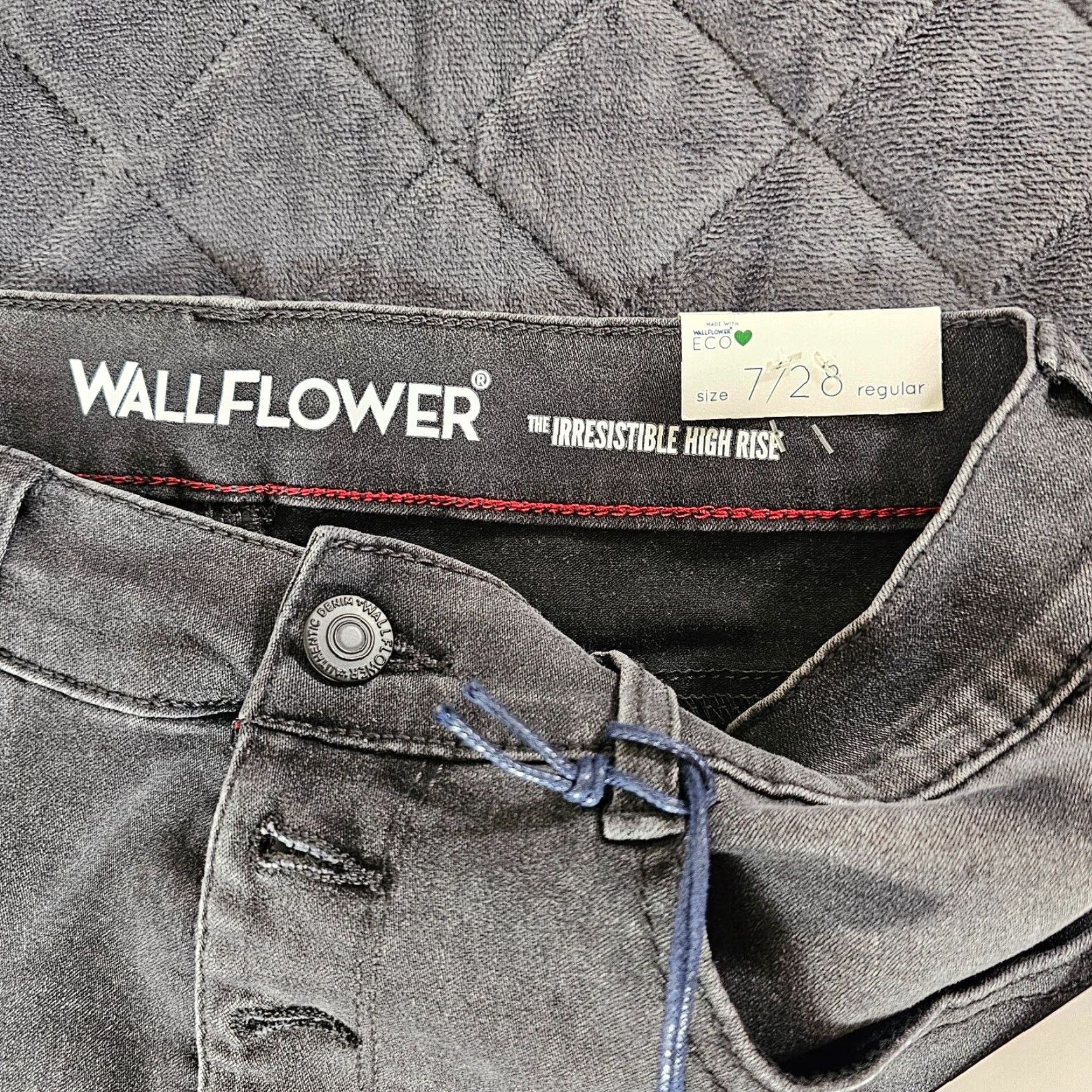 Vintage WALLFLOWER Jeans Black High Rise Midi Shorts Size 7 Womens Boyfriend Stretch NWT Size 28" / US 6 / IT 42 - 2 Thumbnail