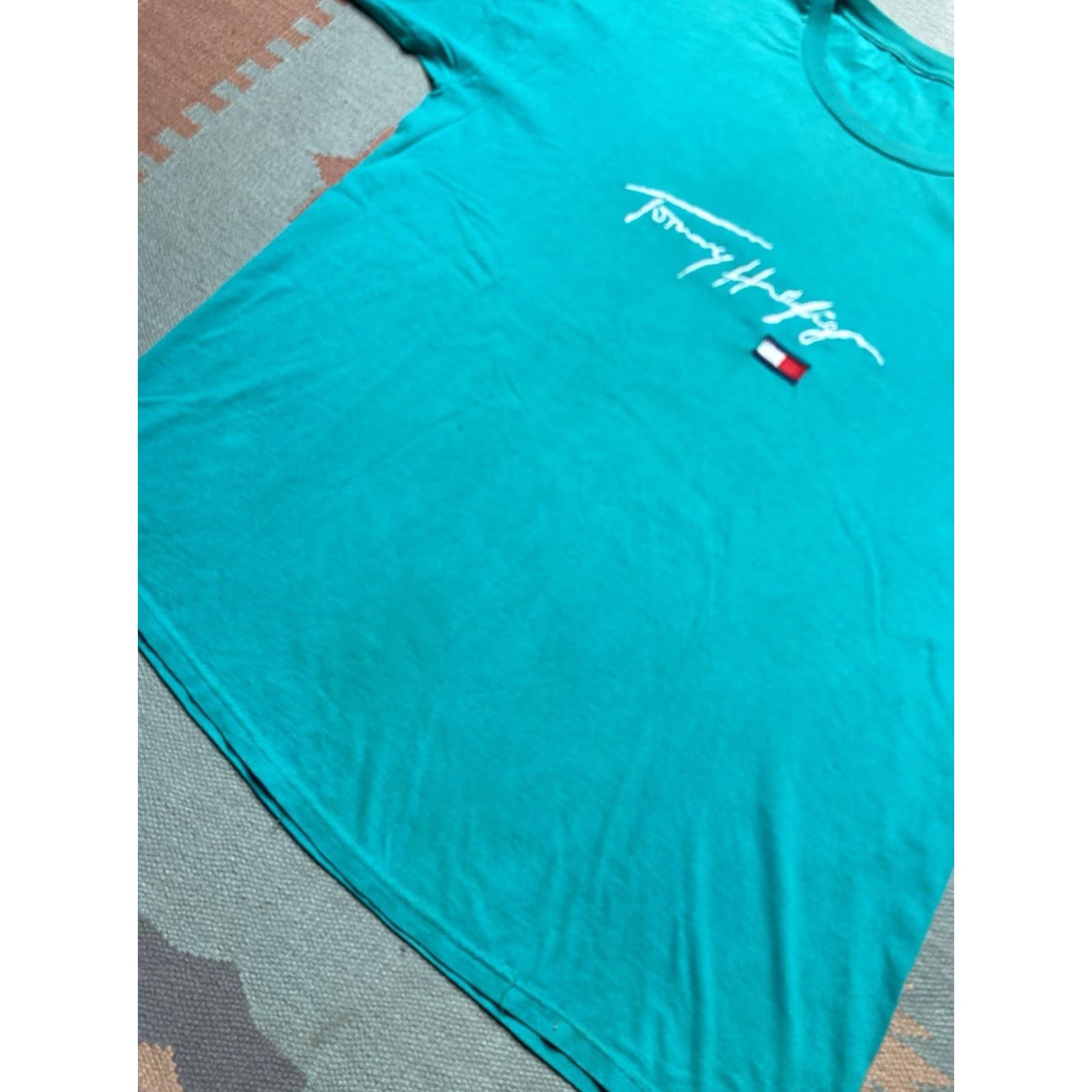 Tommy Hilfiger VINTAGE 90s y2k Tommy Hilfiger Embroidered Logo Spell Out Flag T-Shirt Adult XXL Blue Mens Shirt 90s Embroidered Logo Size US XXL / EU 58 / 5 - 5 Thumbnail