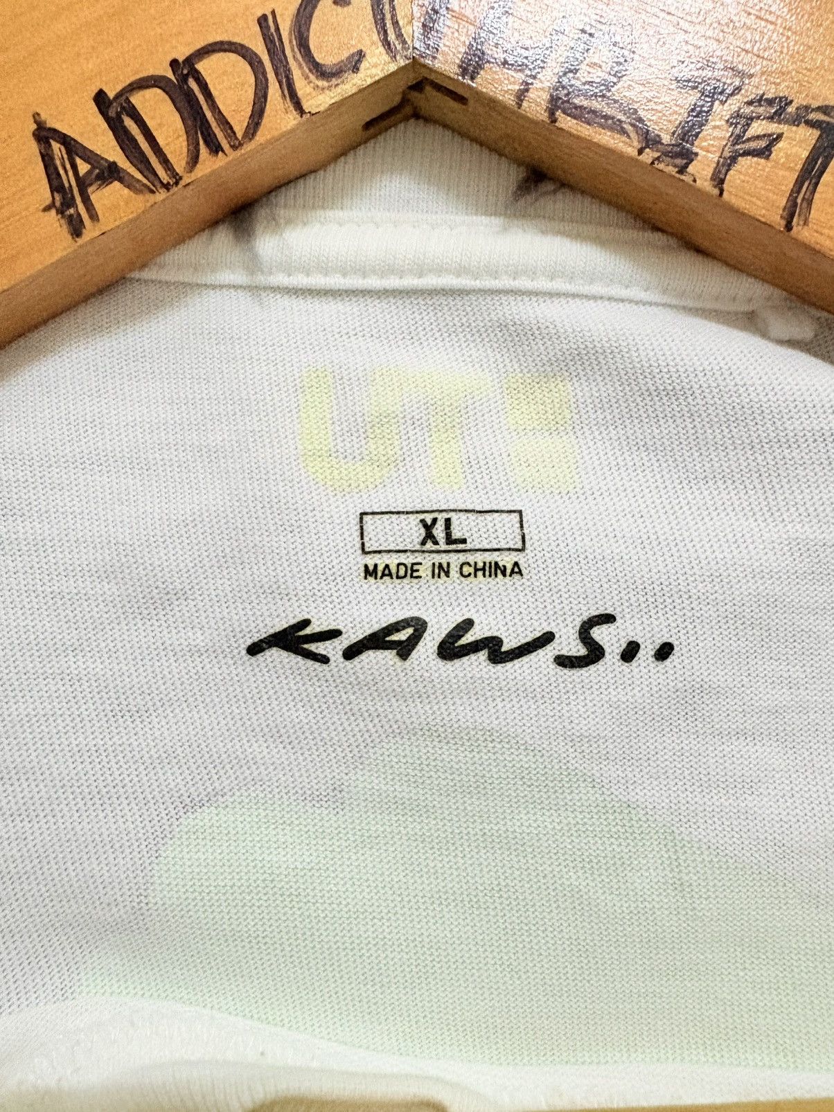 Kaws × Uniqlo 🔥HOT🔥 UNIQLO X KAWS BIG SKELETON BACK-HIT VERY RARE TEE Size US XL / EU 56 / 4 - 5 Thumbnail