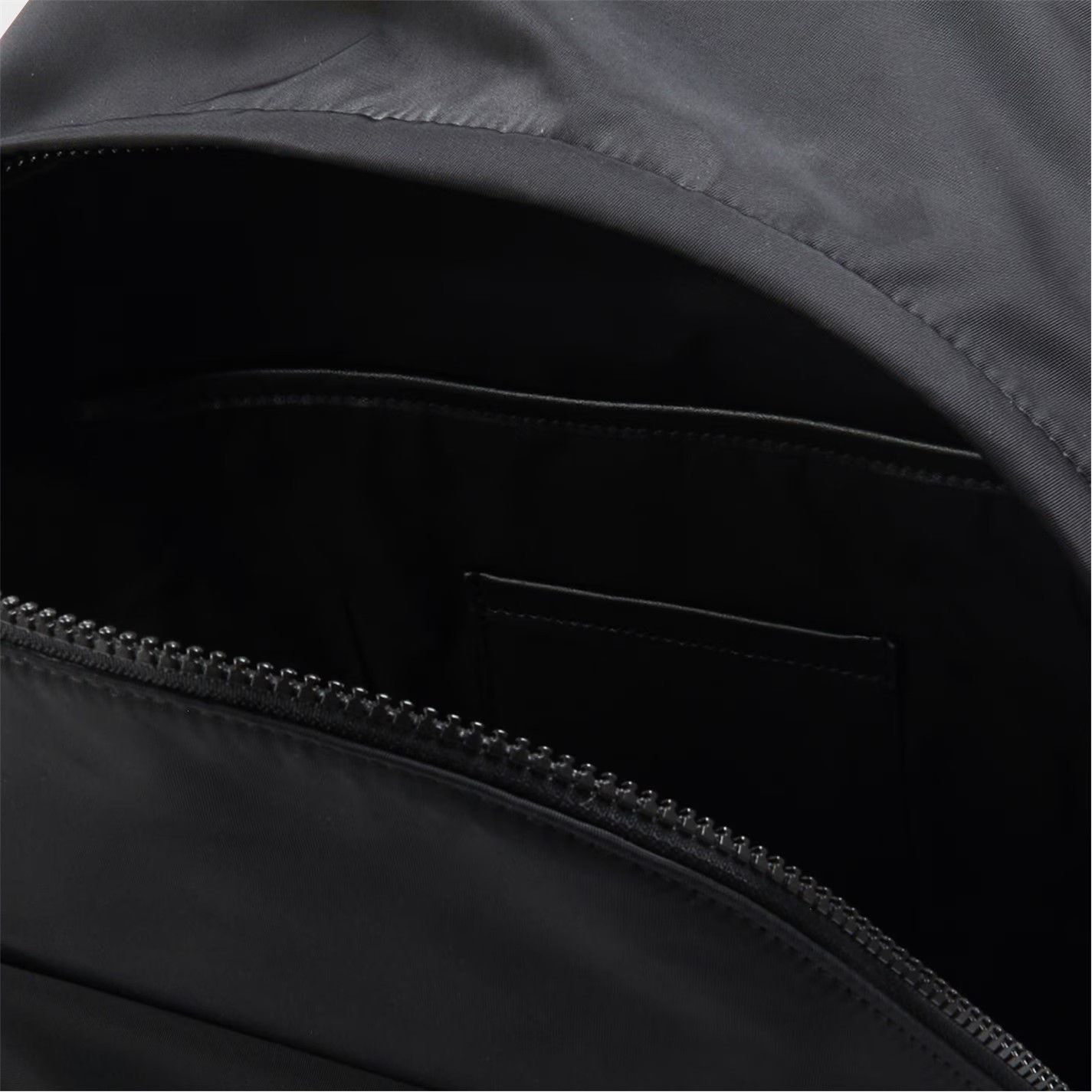 Dolce & Gabbana o1g2r1mq0426 Size: OS / Backpack in Black Size ONE SIZE - 5 Thumbnail