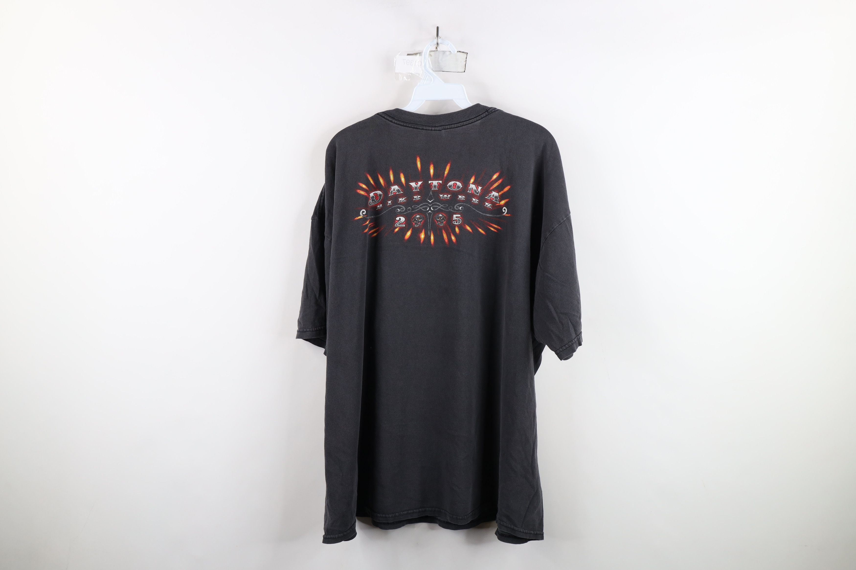 Vintage Vintage Y2K 2005 Daytona Week Skeleton Fire Flames T-Shirt Size US XXL / EU 58 / 5 - 11 Thumbnail