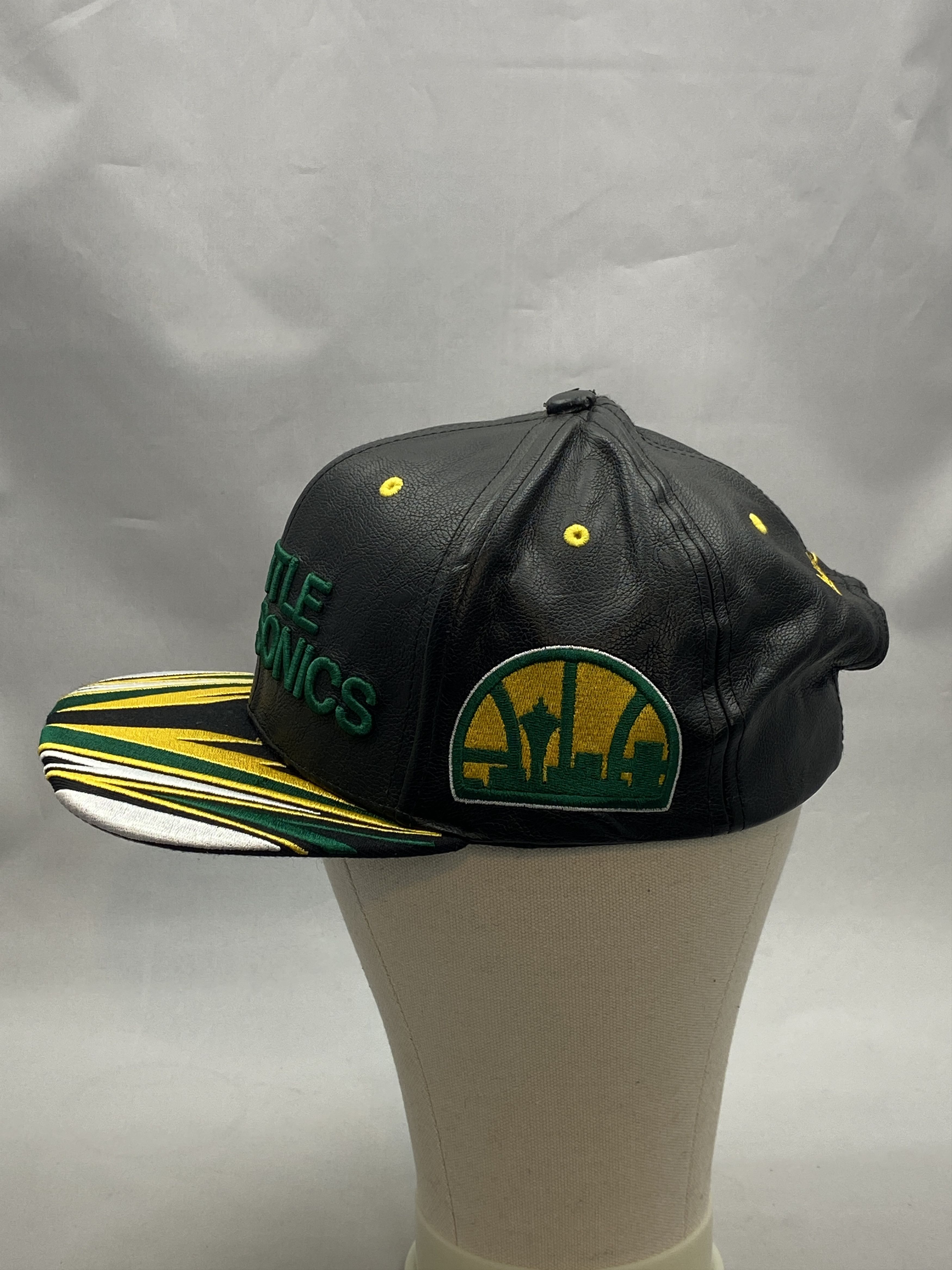 Mitchell & Ness × NBA SEATTLE SUPERSONICS Hat Snapback Logo Flat Brim Faux Leather Size ONE SIZE - 4 Thumbnail