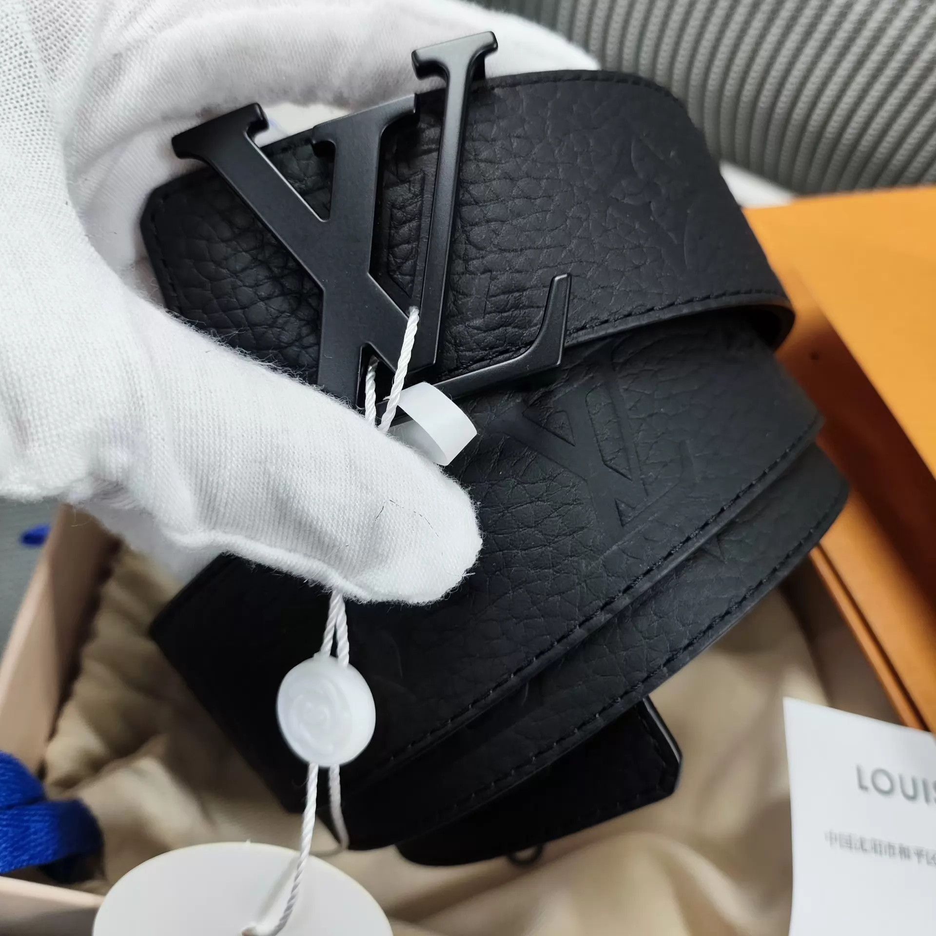Louis Vuitton Black Textured Leather Belt with Buckle Size ONE SIZE - 1 Thumbnail