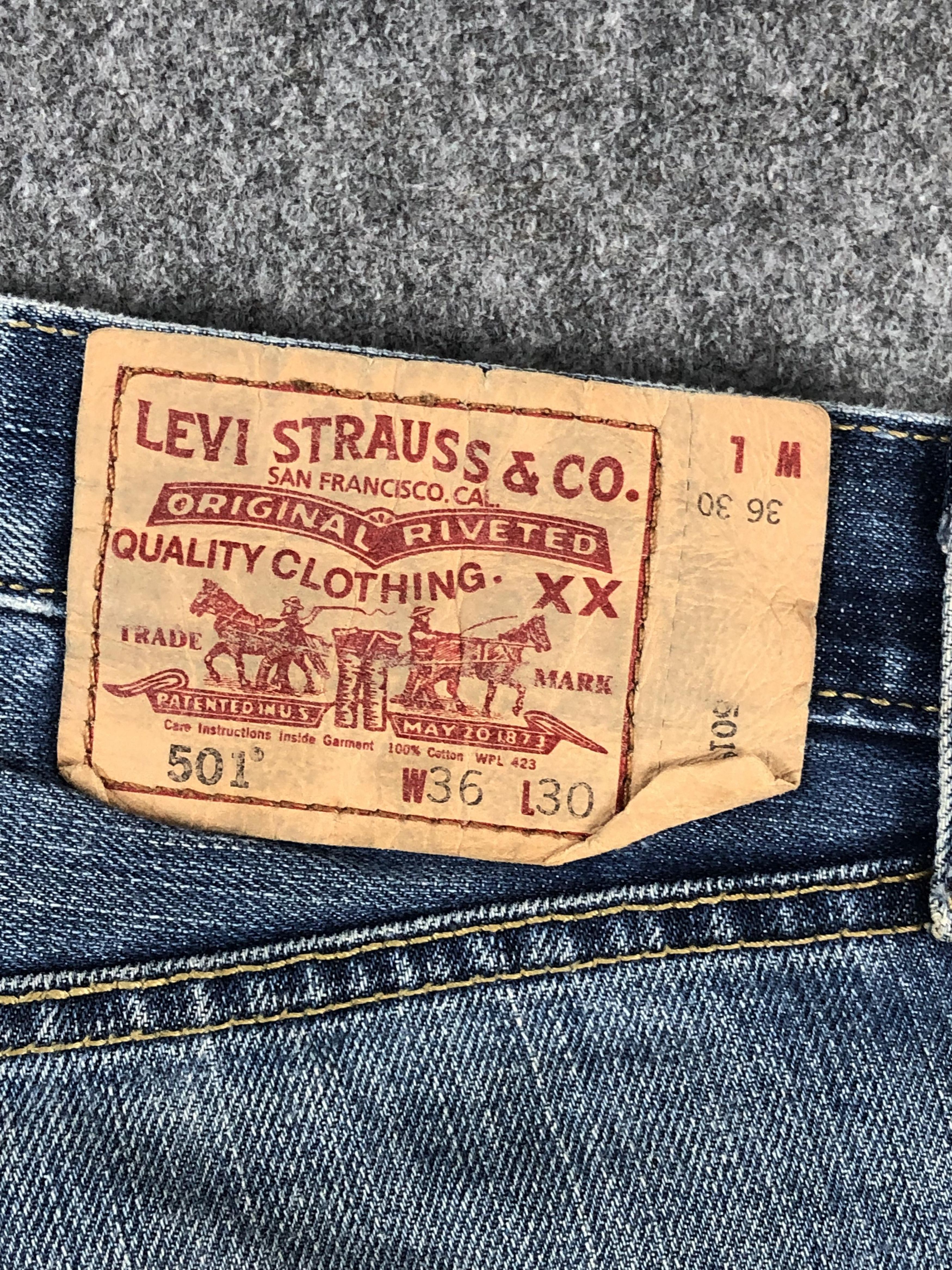 Vintage 90s Levis 501 Faded Blue Jeans DP2221
