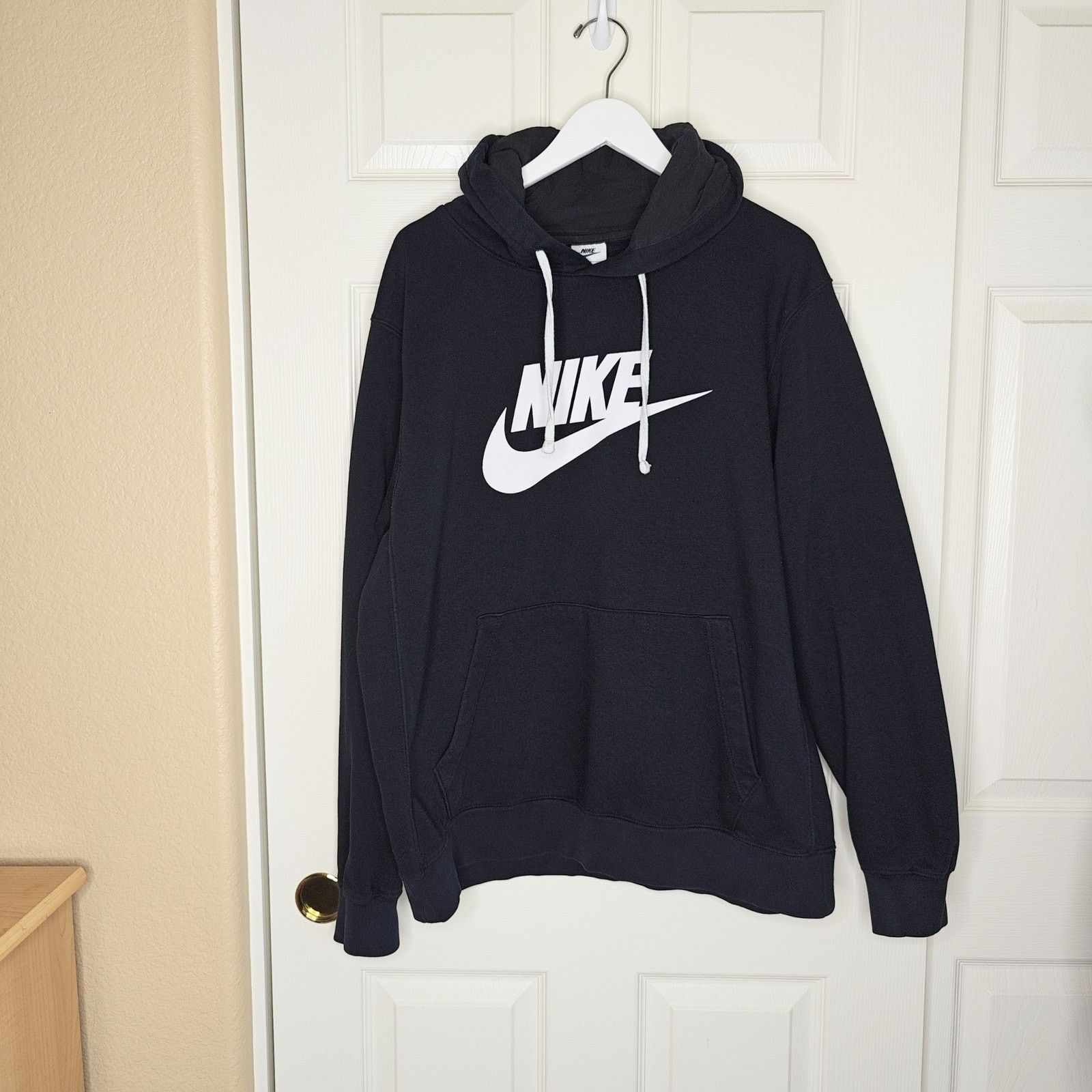 Nike Nike swoosh logo black cotton blend sweatshirt hoodie sz L Size US L / EU 52-54 / 3 - 1 Thumbnail