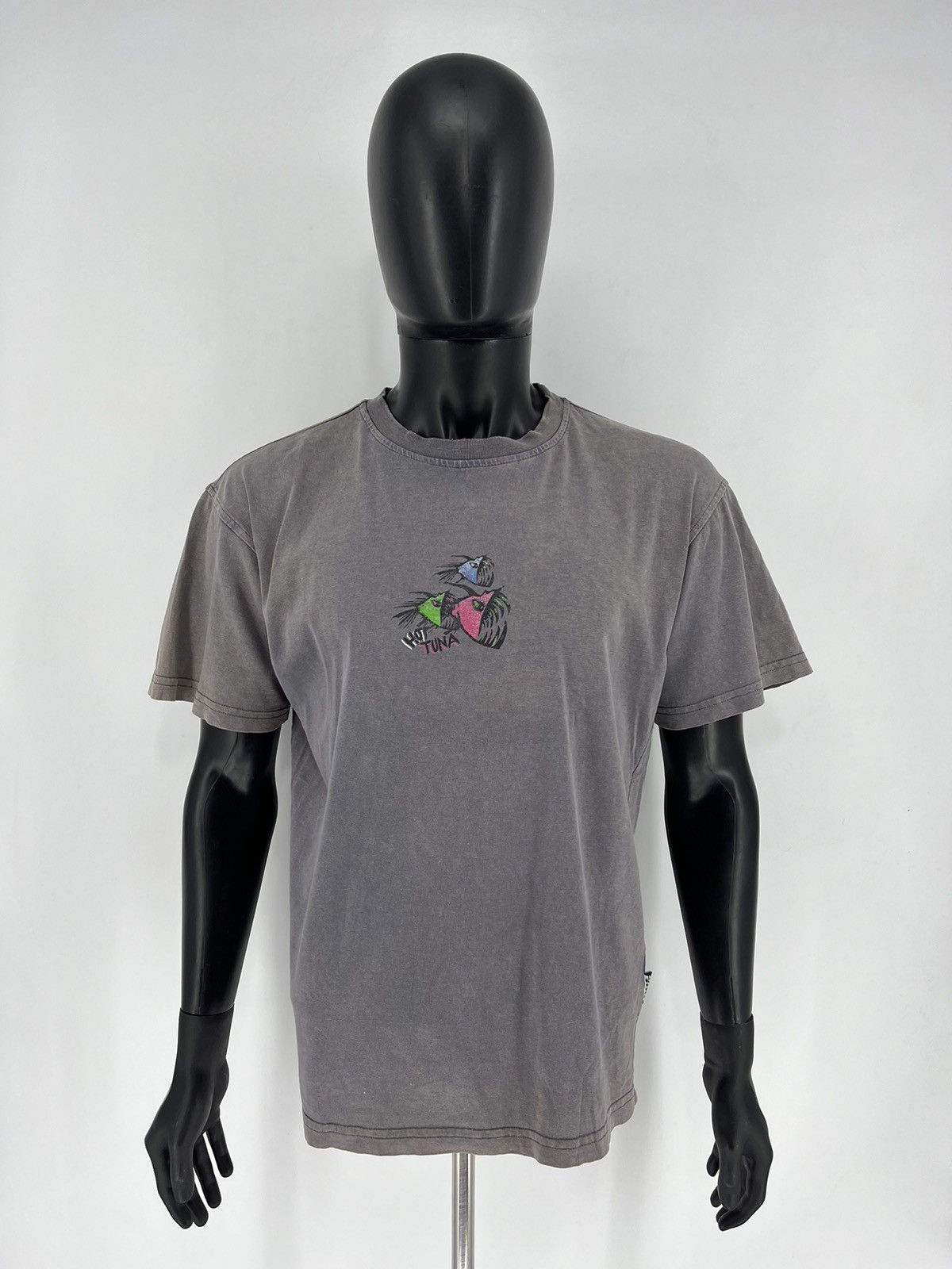 Hot Tuna Vintage 90s Hot Tuna USA Surfboarding Grey Faded TShirt Size US S / EU 44-46 / 1 - 2 Thumbnail