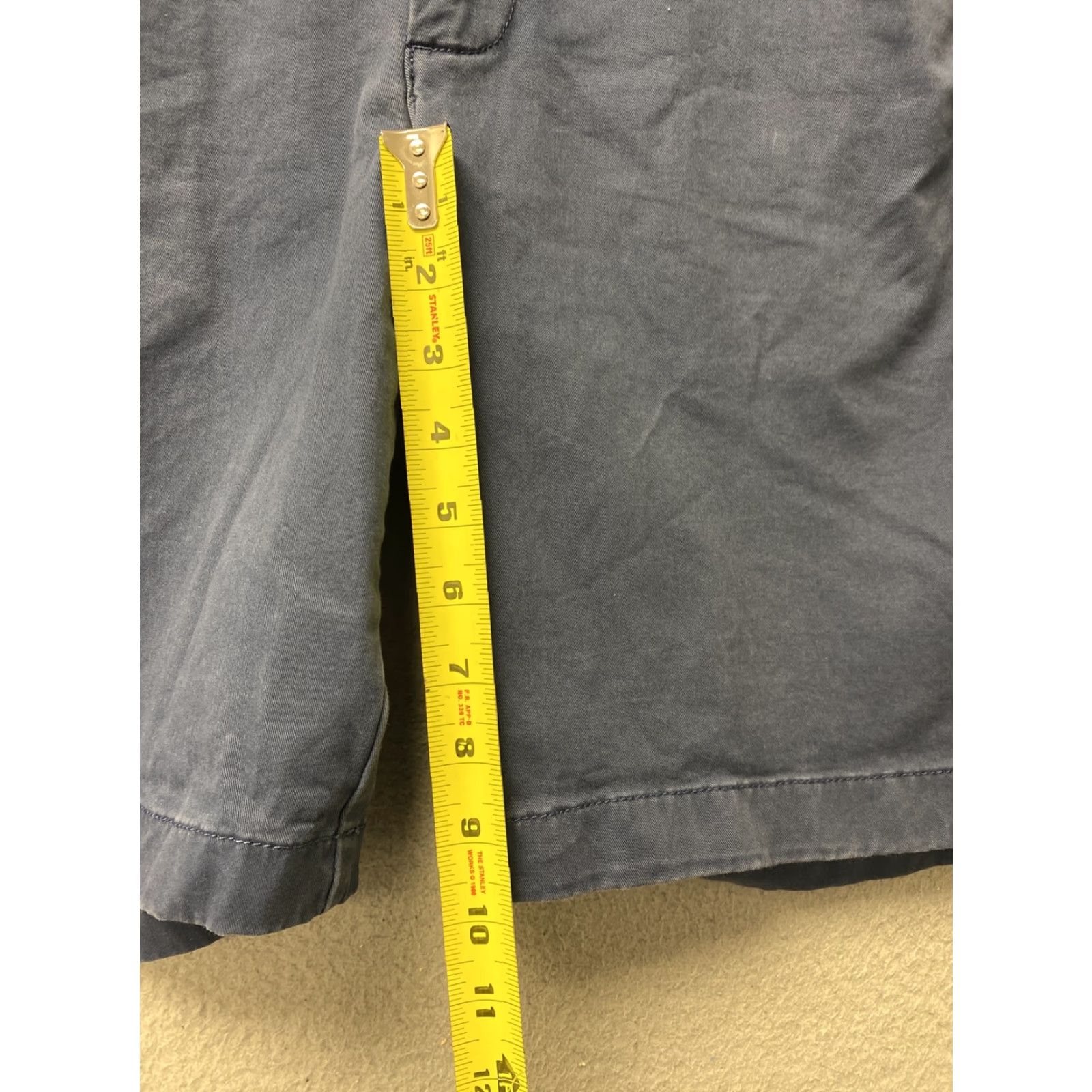Vintage LL BEAN Bermuda Shorts Mens 33 Navy Cotton Chino Zip Fly Regular Rise 10in Inseam Outdoor Pockets Mens Size US 33 - 5 Thumbnail