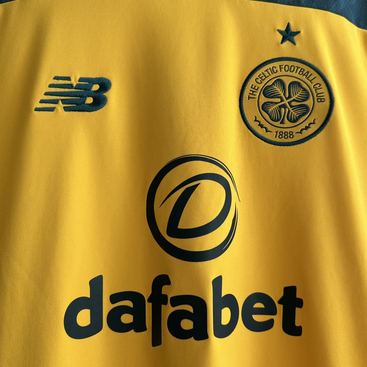 New Balance NEW BALANCE FC CELTIC 2019/20 SOCCER JERSEY FOOTBALL SHIRT Size US M / EU 48-50 / 2 - 3 Thumbnail