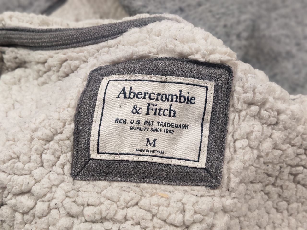 Abercrombie & Fitch Abercrombie & Fitch Vintage Zip Sherpa Fur Hoodie Y2K Style Size US M / EU 48-50 / 2 - 14 Thumbnail