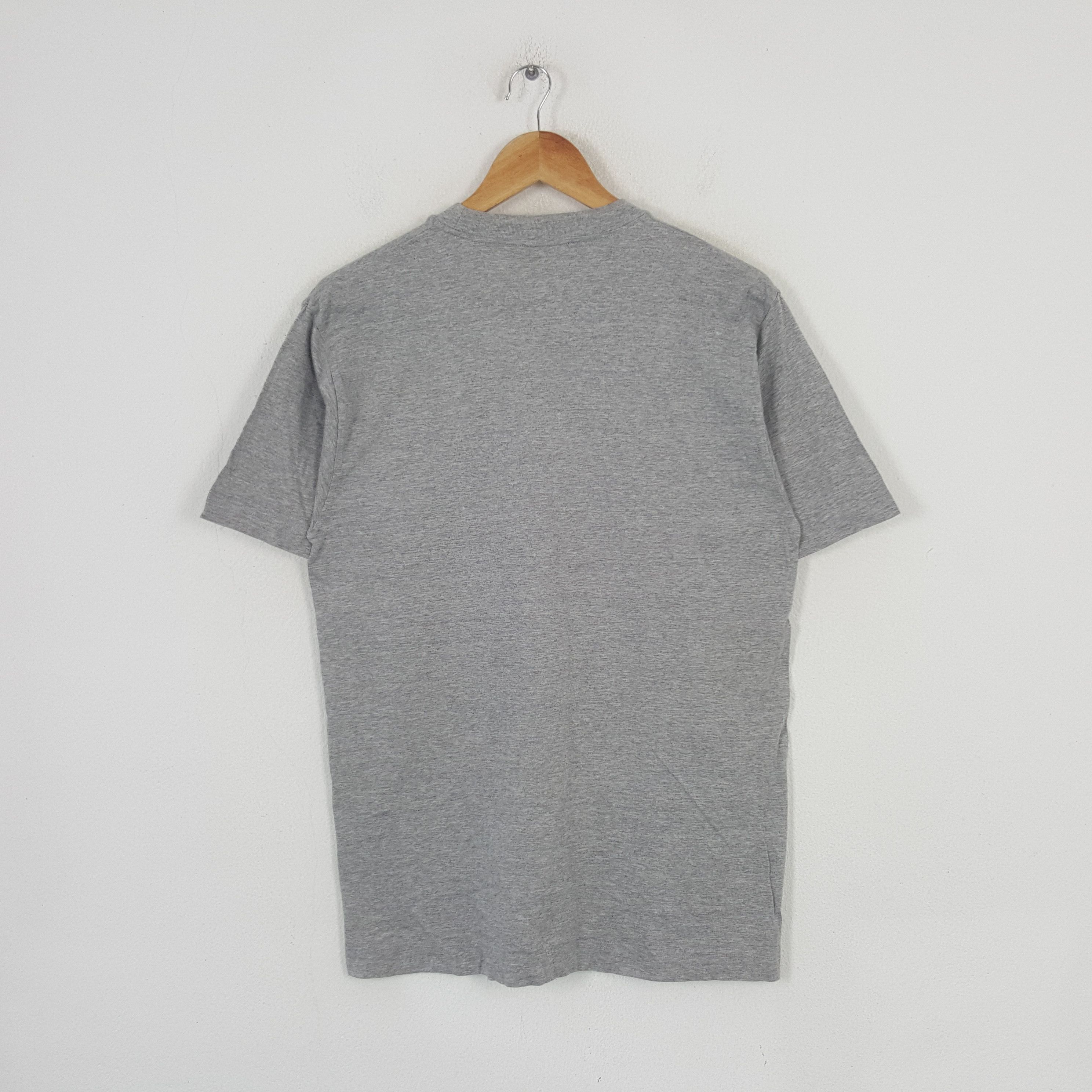 Burberry × Vintage Vintage Burberry London Designer Brand Tshirt C285N31 Size US M / EU 48-50 / 2 - 3 Thumbnail