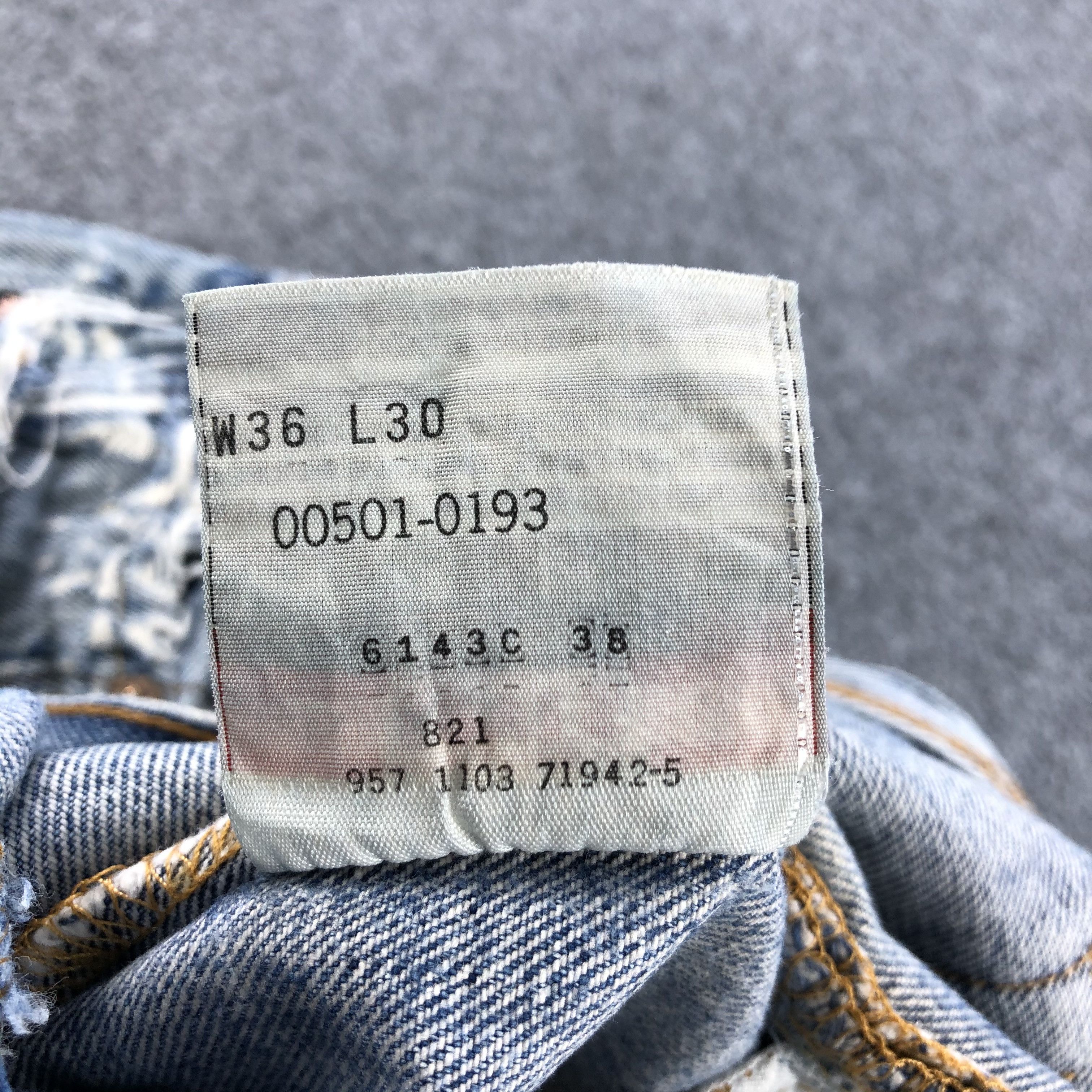 Levi's 90s Vintage Blue Wash Levis 501 Jeans-JM1794 Size US 35 - 11 Thumbnail