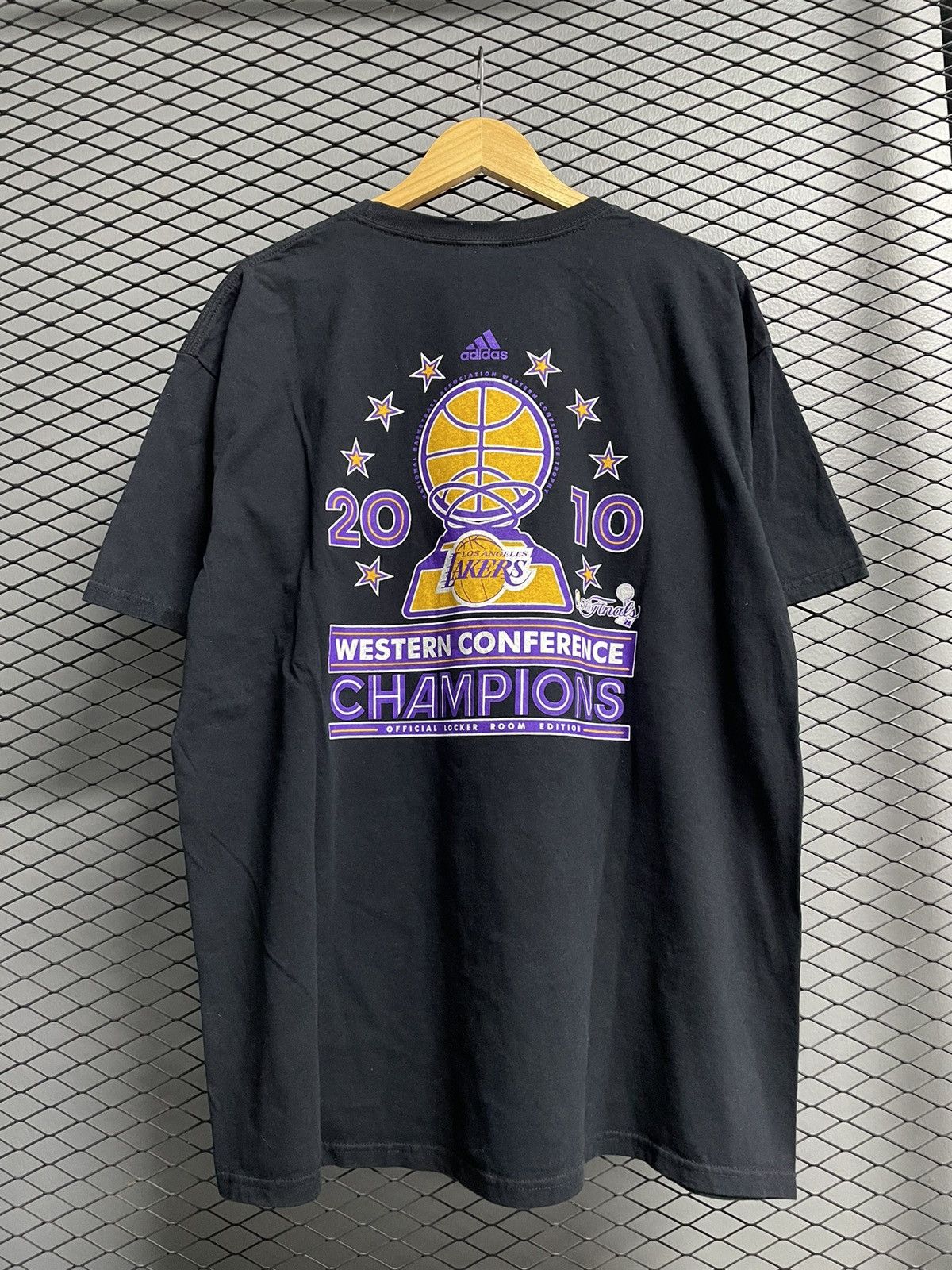NBA × Vintage Vintage NBA Los Angeles Laker T-Shirt. Size US XXL / EU 58 / 5 - 2 Thumbnail