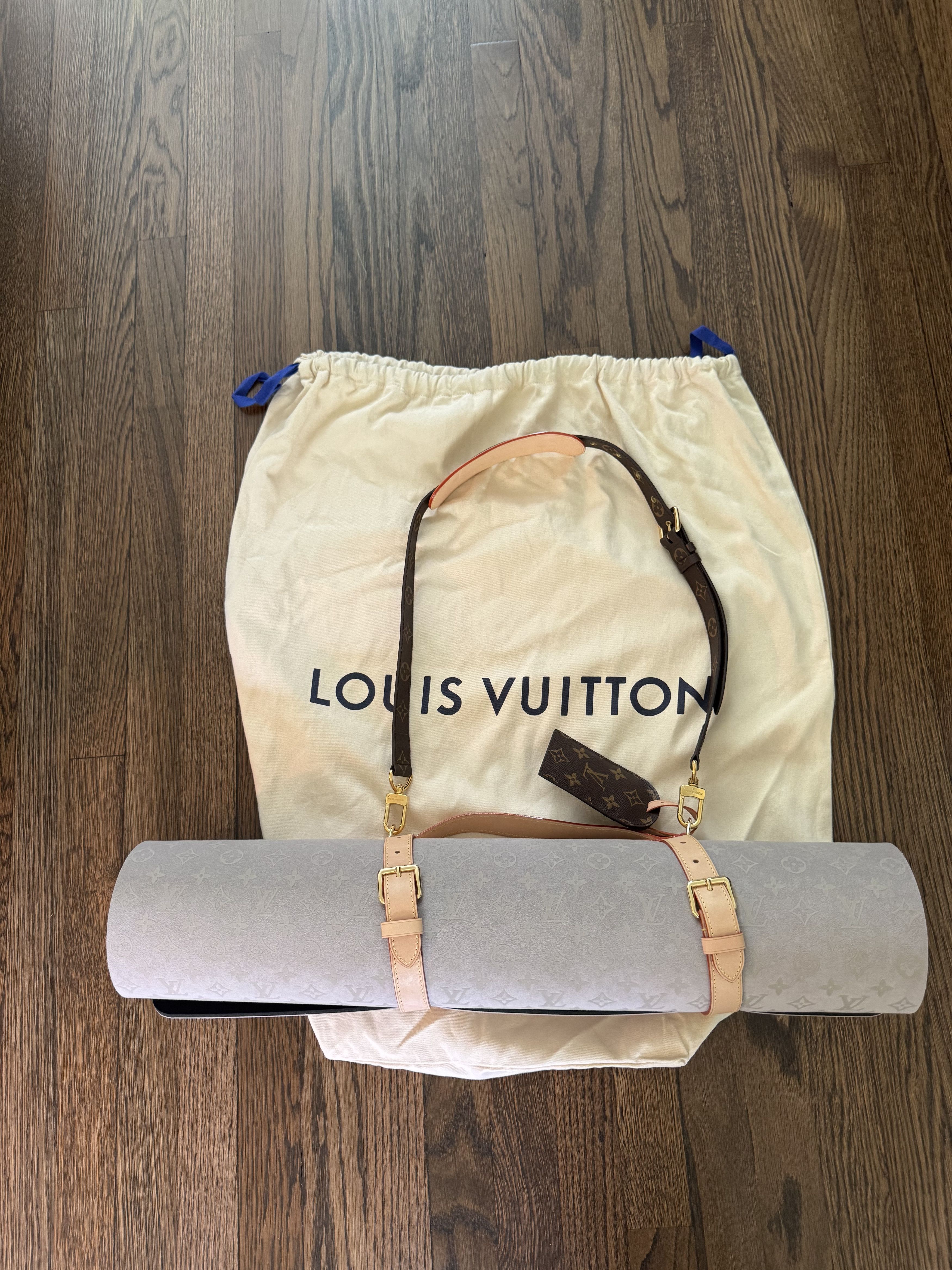 Louis Vuitton Louis Vuitton exercise mat Size ONE SIZE - 2 Thumbnail
