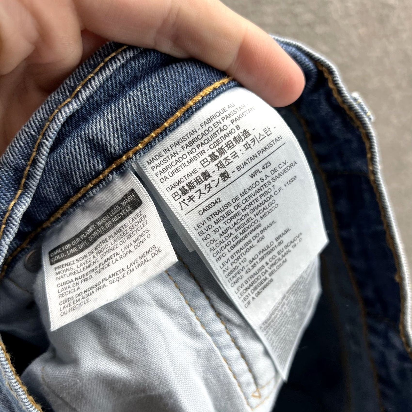 Levi's Levis 505 Jeans Mens 38x30 Medium Wash Blue Regular Fit Straight Leg Denim Pants Size US 38 / EU 54 - 3 Thumbnail