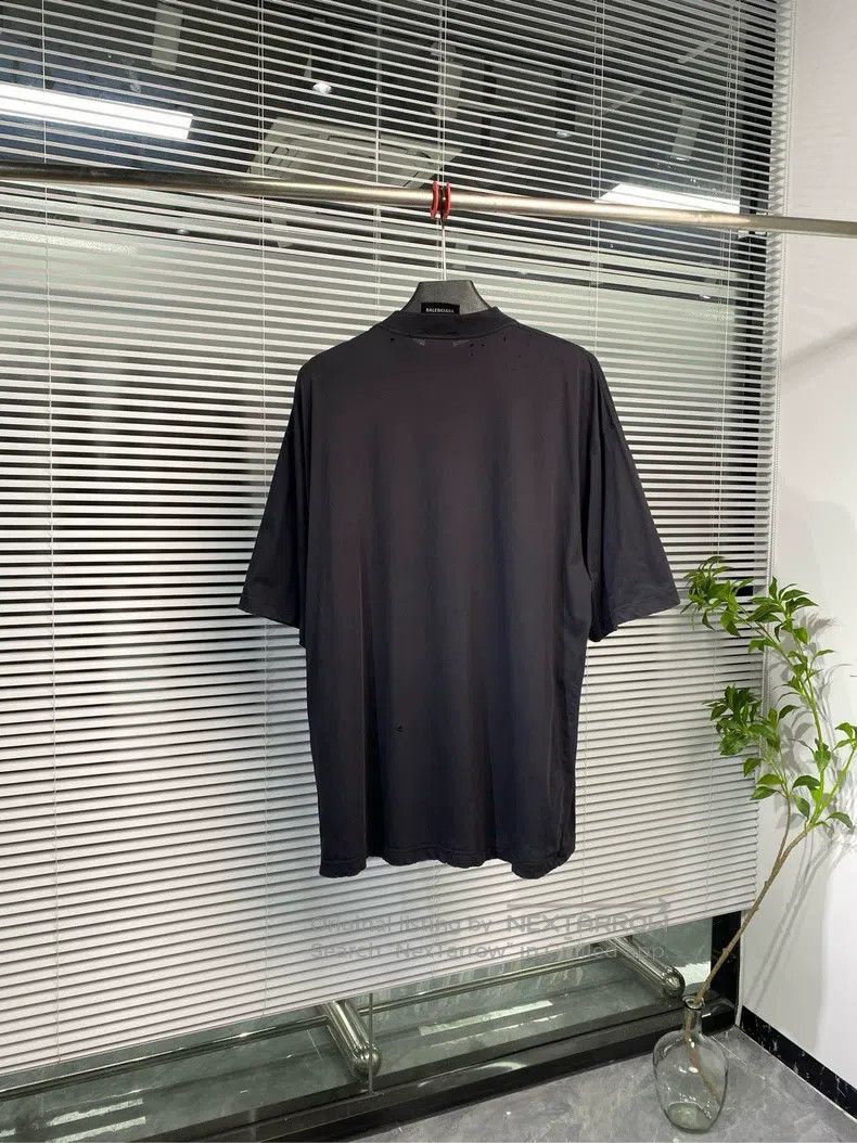 Balenciaga Balenciaga Short-sleeve T-shirt with letter slogan and pho Size US XS / EU 42 / 0 - 2 Thumbnail
