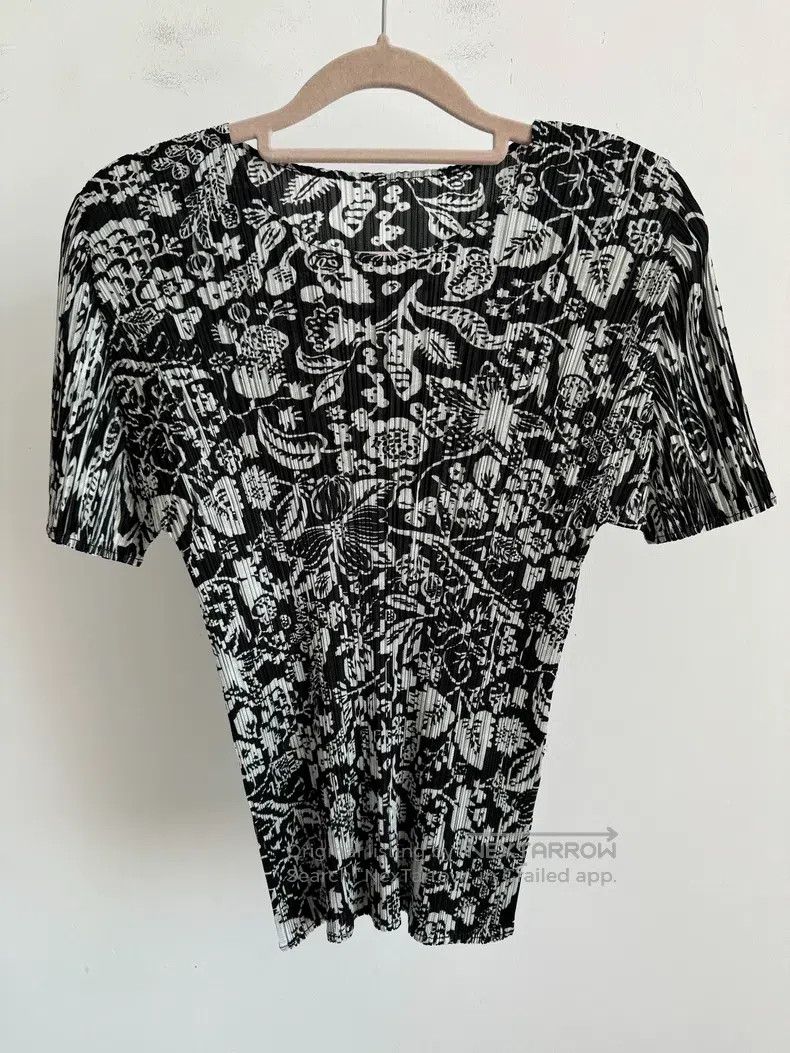 Issey Miyake Black Ruffled Short Sleeve