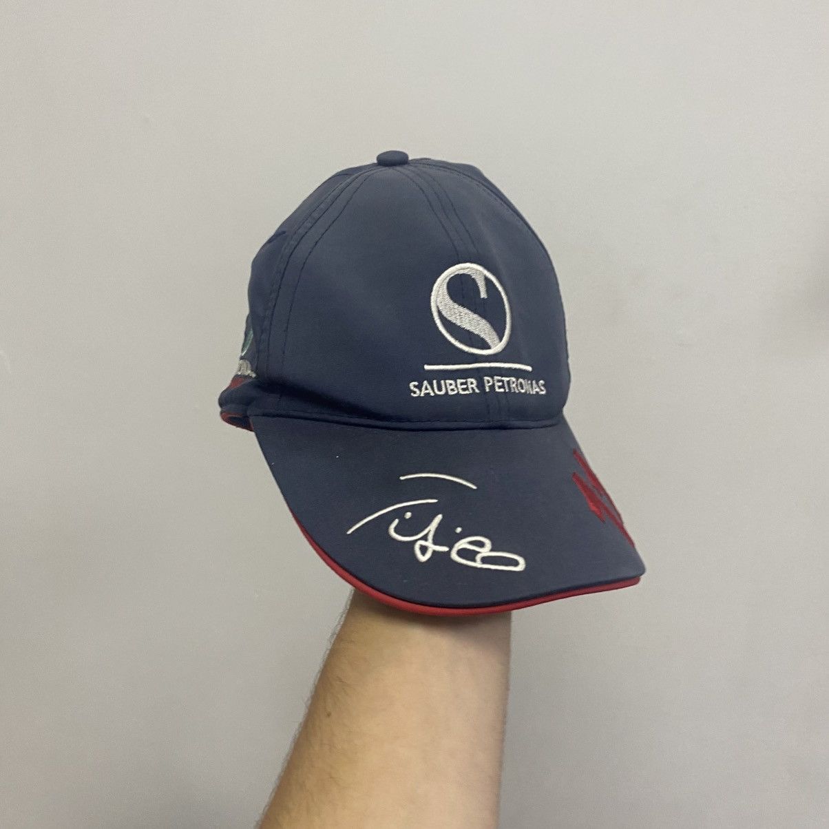 Formula 1 Vintage Red Bull Sauber Petronas Tramp Cap Size ONE SIZE - 1 Thumbnail