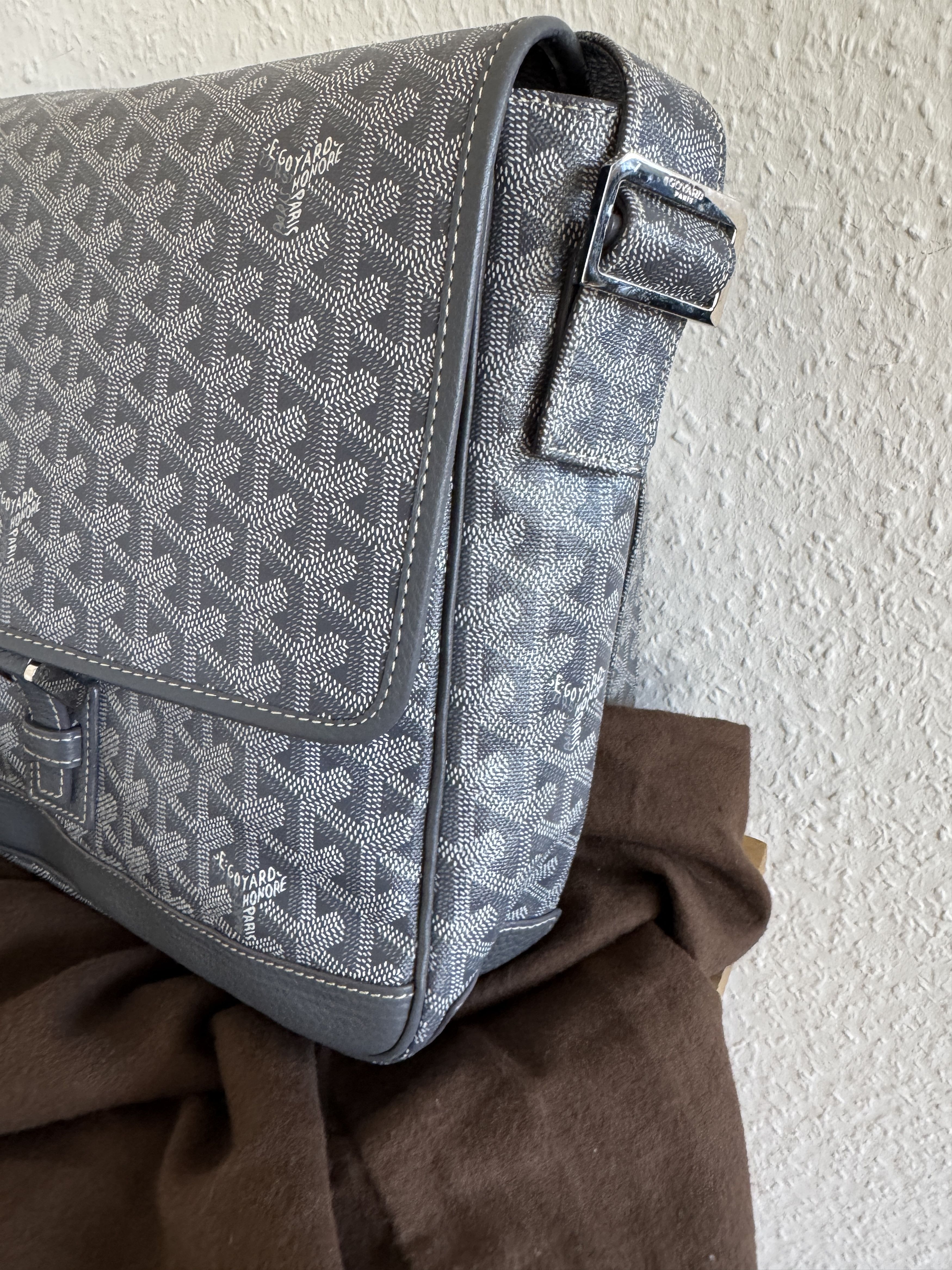 Goyard Grand Bleu MM Messenger Bag – Grey Size ONE SIZE - 3 Thumbnail
