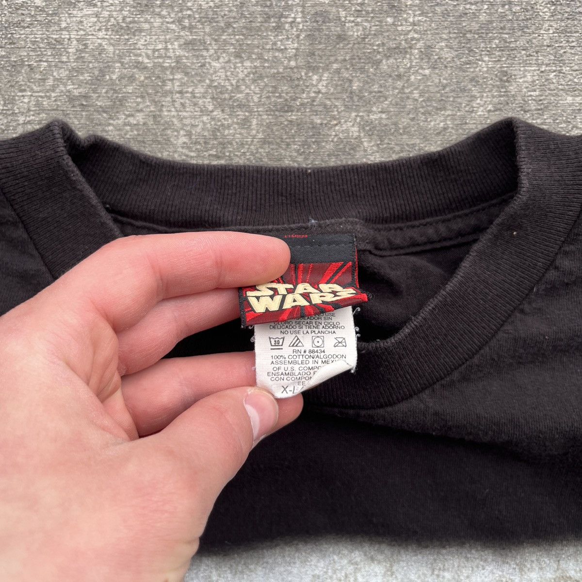 Star Wars 1999 Star Wars: Phantom Menace Graphic Shirt Size US XL / EU 56 / 4 - 2 Thumbnail