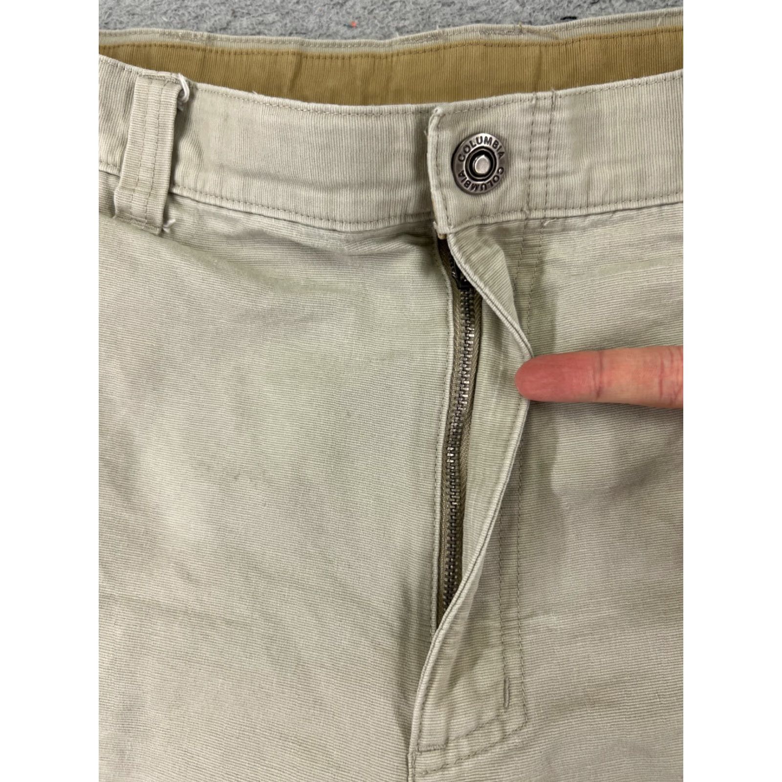 Vintage Columbia Men Cargo Shorts 38 Beige Cotton Twill Hiking Camping Fishing 38x11 Casual Size US 38 / EU 54 - 6 Thumbnail