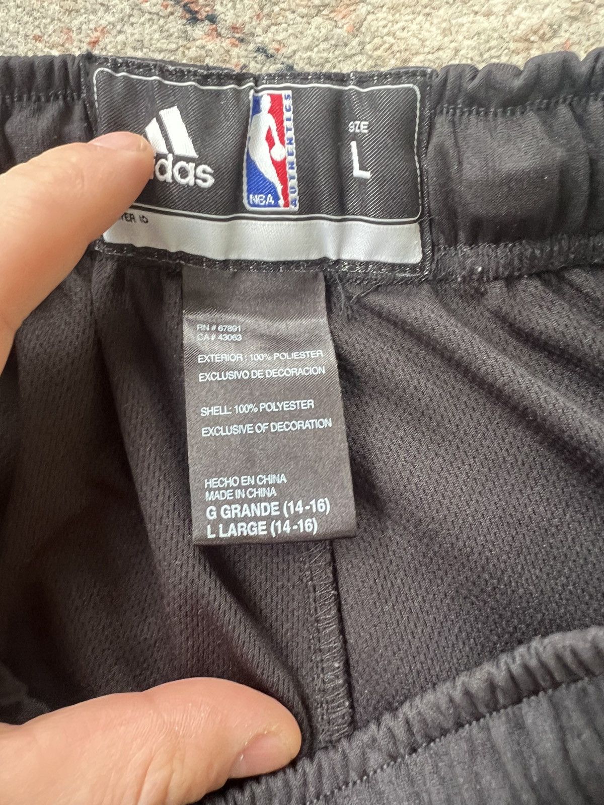 Adidas Adidas Chicago Bulls NBA Shorts Size 14-16 Size US 30 / EU 46 - 8 Thumbnail