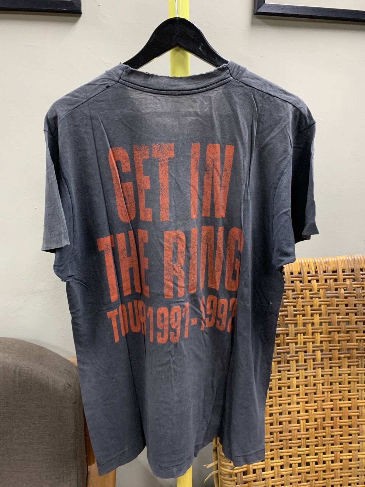 Guns N' Roses VINTAGE 1991 GUNS N ROSES CIVIL WAR GET IN THE RING TOUR TEE Size US L / EU 52-54 / 3 - 7 Thumbnail