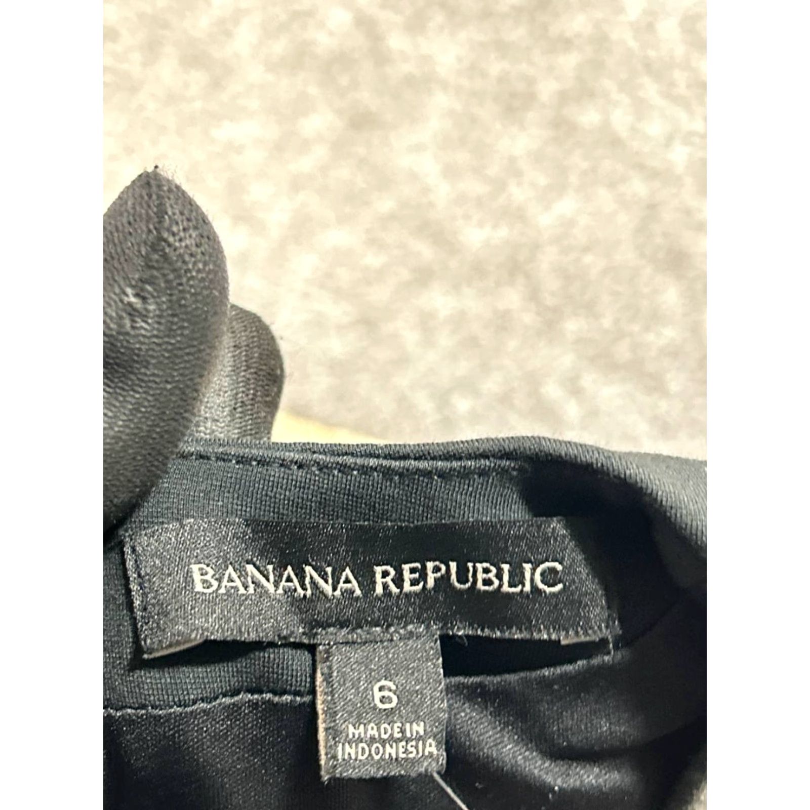 Banana Republic Banana Republic Tank Dress Black V-Neck Pleated LBD Womens 6 Sleeveless Knee Length Casual Party/Cocktail Shirt/Top Style: Tank Dress Mens? Size M / US 6-8 / IT 42-44 - 4 Thumbnail