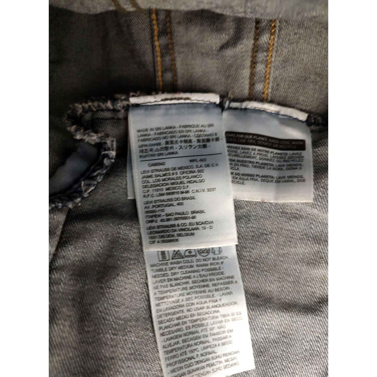 Levi's VINTAGE Levi's Denim Trucker Jacket Womens M Blue Light Wash Classic Casual Jeans Grunge 90s Western Womens Size 32" / US 10 / IT 46 - 6 Thumbnail