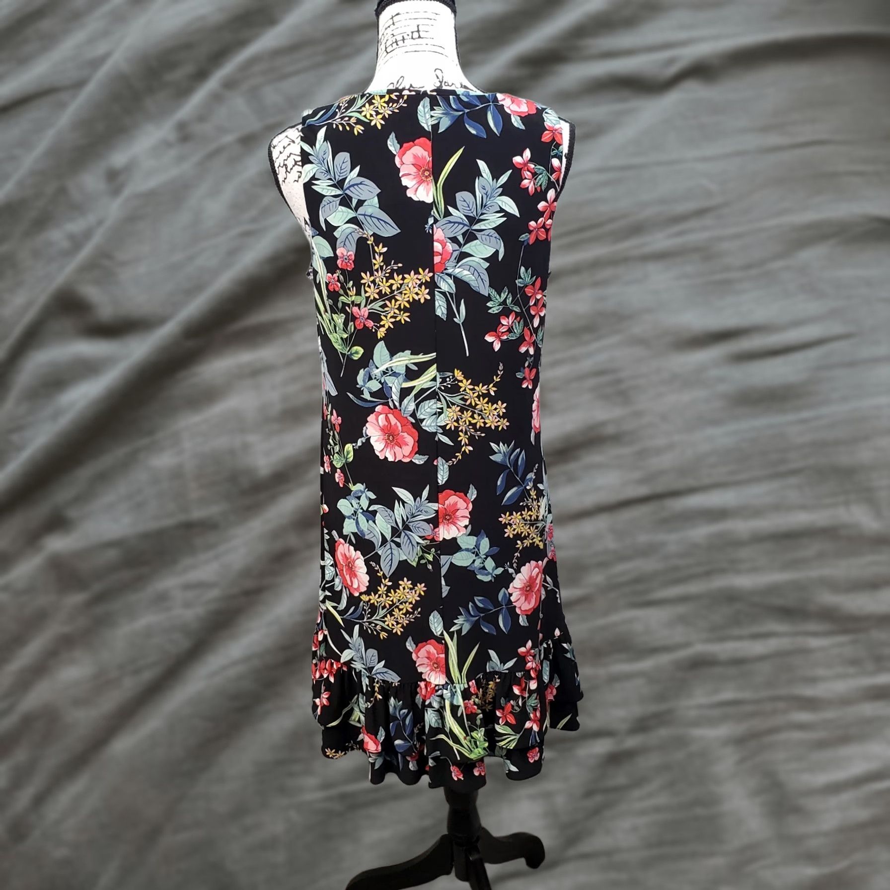 Tommy Hilfiger Tommy Hilfiger Tank Dress Womens Size 10 Multicolor Floral Overlay Sleeveless Ruffle Hem Dress Size L / US 10 / IT 46 - 1 Thumbnail