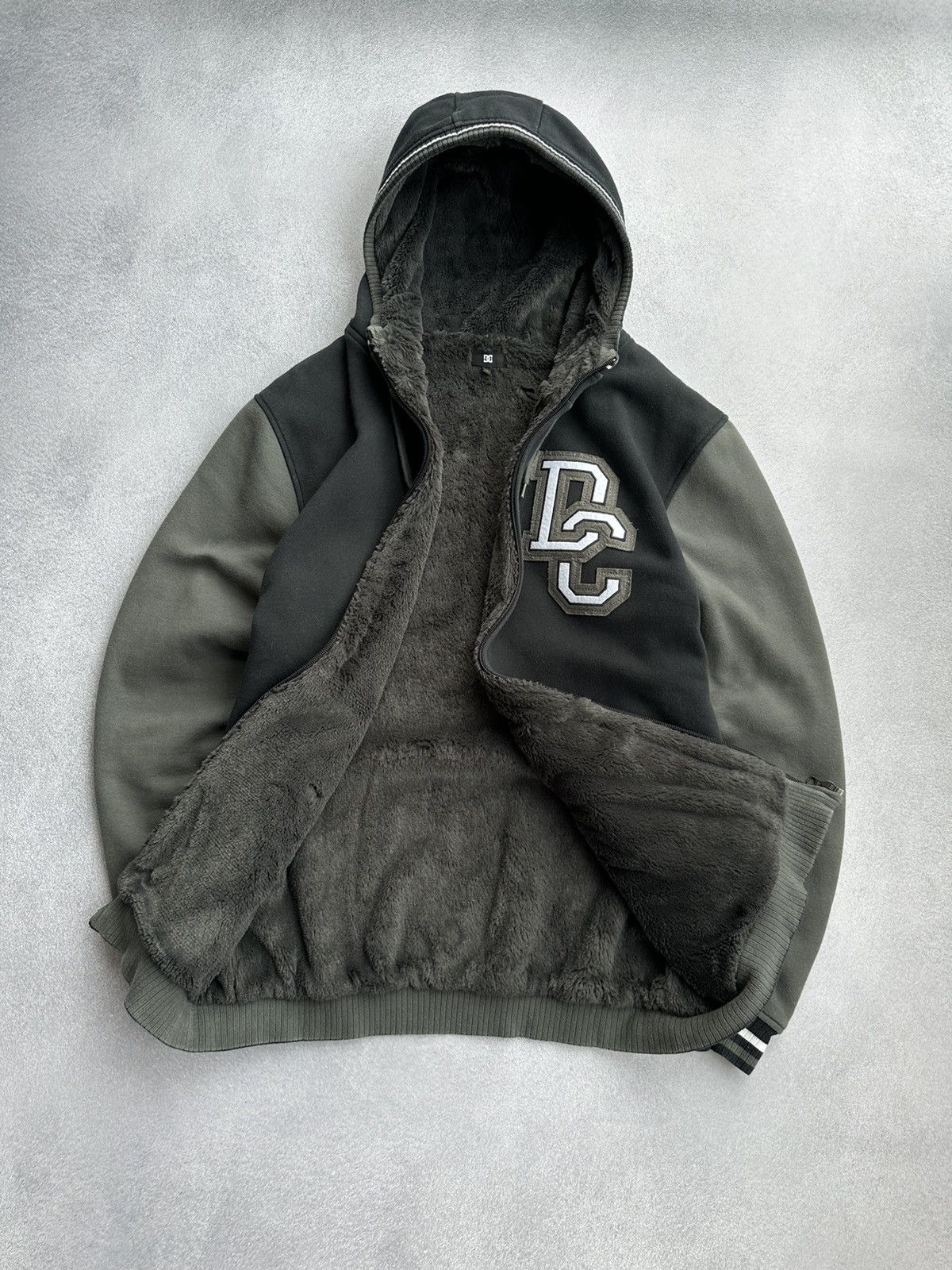 DC × Vintage Vintage DC Shoes Fur Heavy Zip Hoodie Size US L / EU 52-54 / 3 - 5 Thumbnail