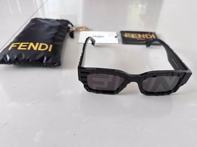 Fendi Fendi Sunglasses with Case and Card Size ONE SIZE - 2 Thumbnail