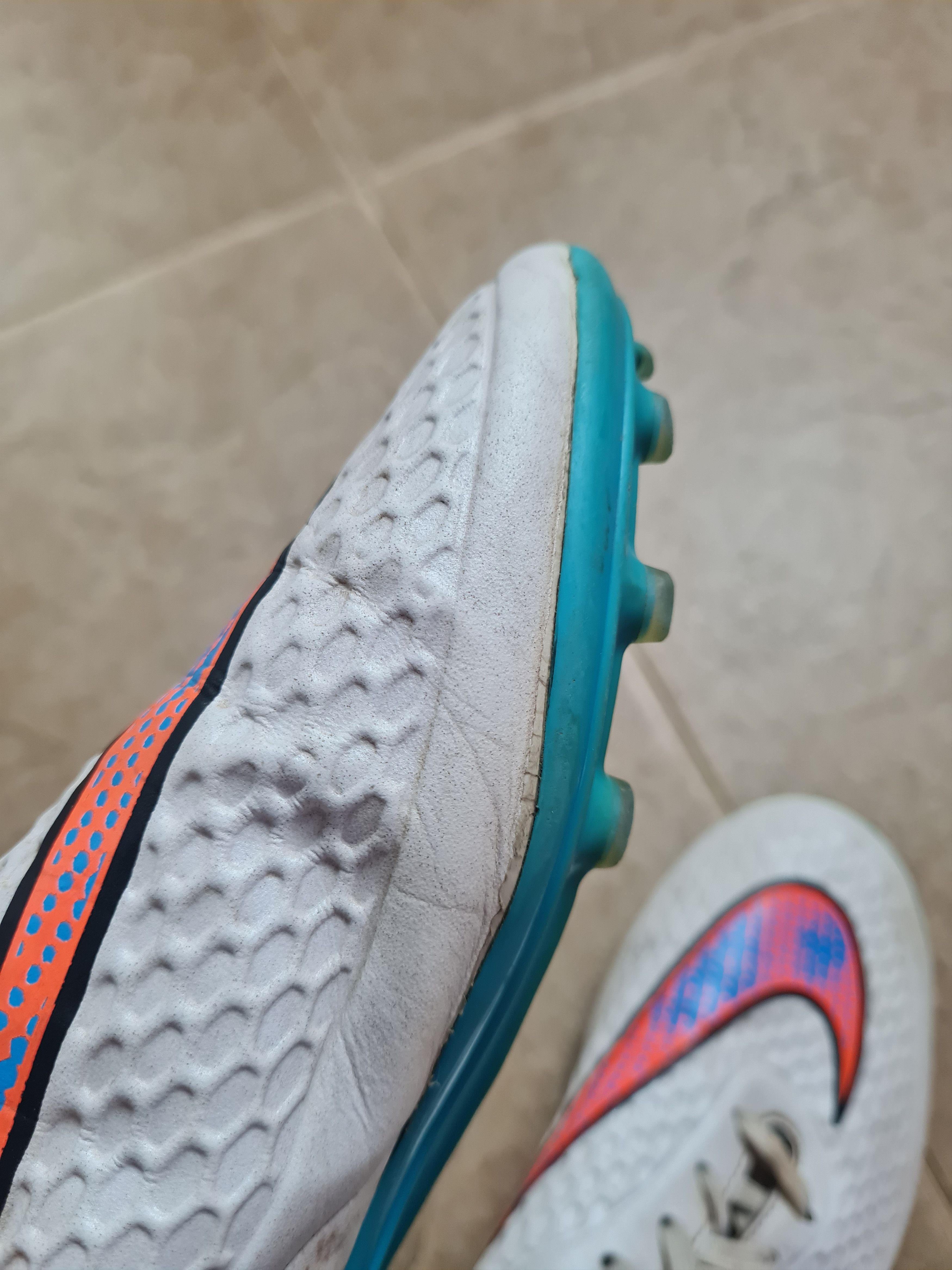 Nike Soccer cleats football boots 2014 Nike Hypervenom Phelon FG Size US 7 / EU 40 - 19 Thumbnail