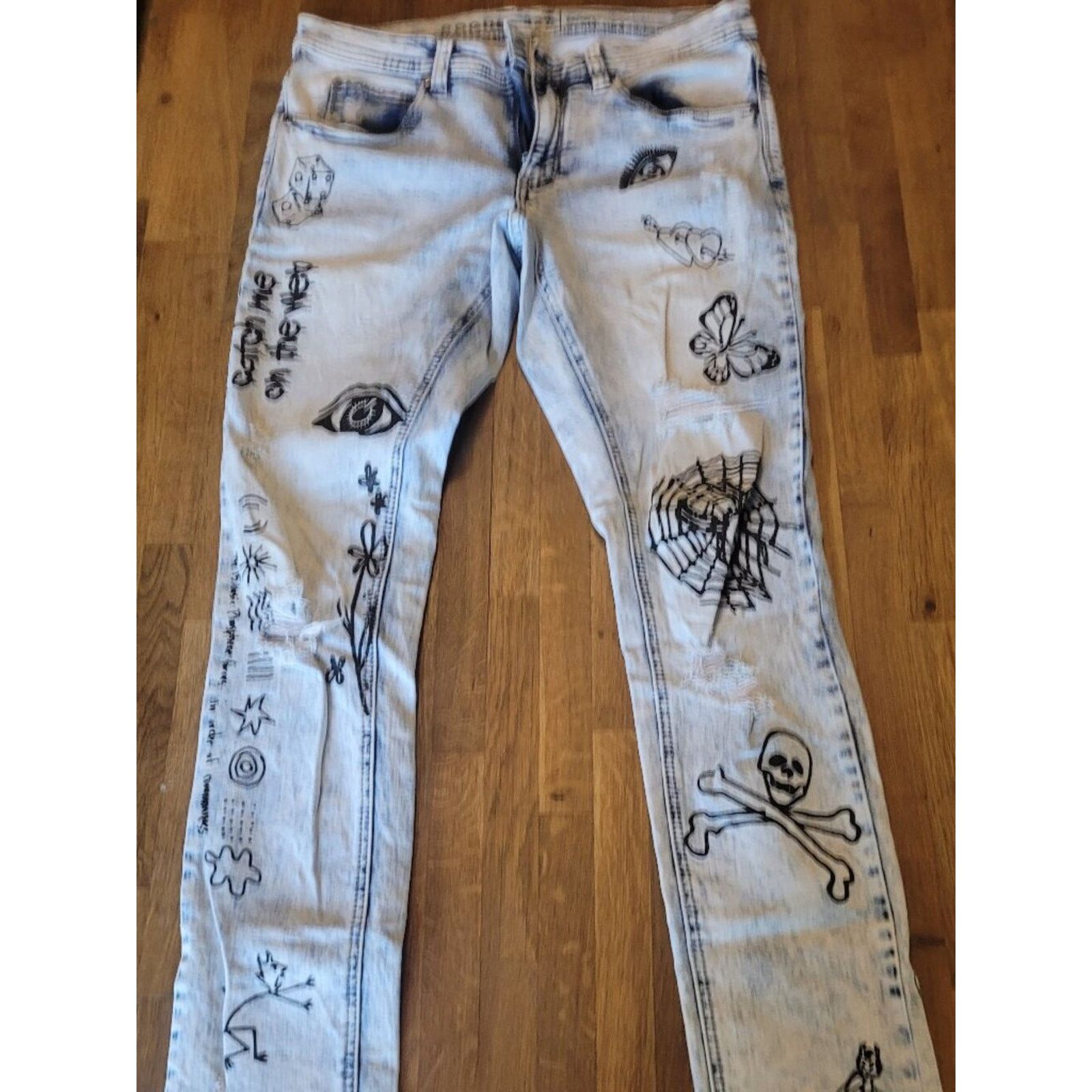 Rogue Rogue Acid Wash Tattoo Graphic Print Skinny Jeans 32W Size US 32 / EU 48 - 1 Thumbnail