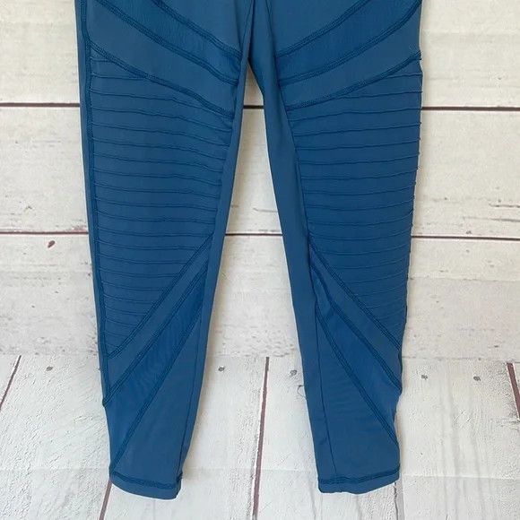 American Eagle Outfitters AERIE Blue Chill Play Move Moto 7/8 Leggings Size Small Size 26" / US 2 / IT 38 - 4 Thumbnail