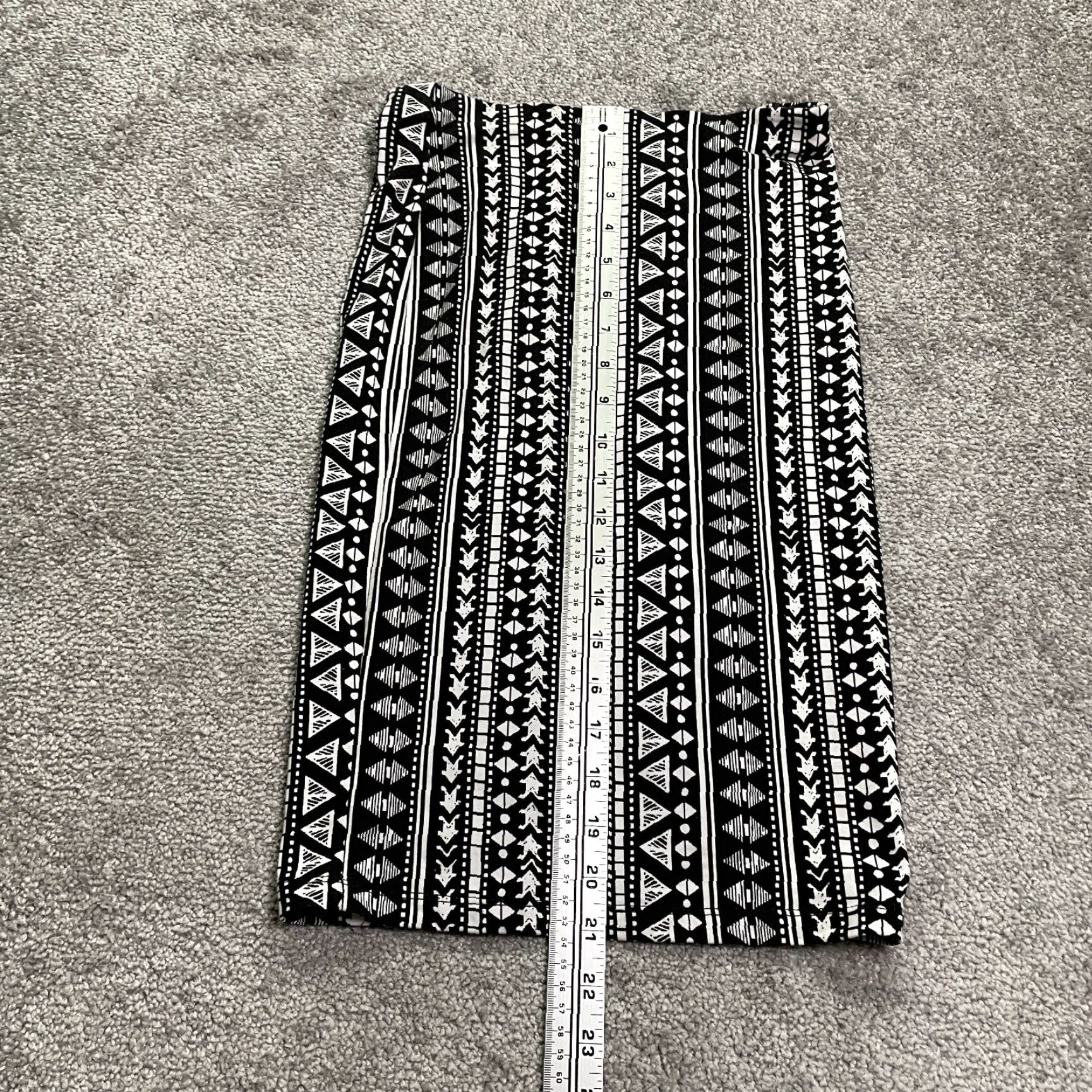 H&M H&M Midi Pencil Skirt Women's XS Black White Geometric Stretch Casual Work Size 26" / US 2 / IT 38 - 3 Thumbnail