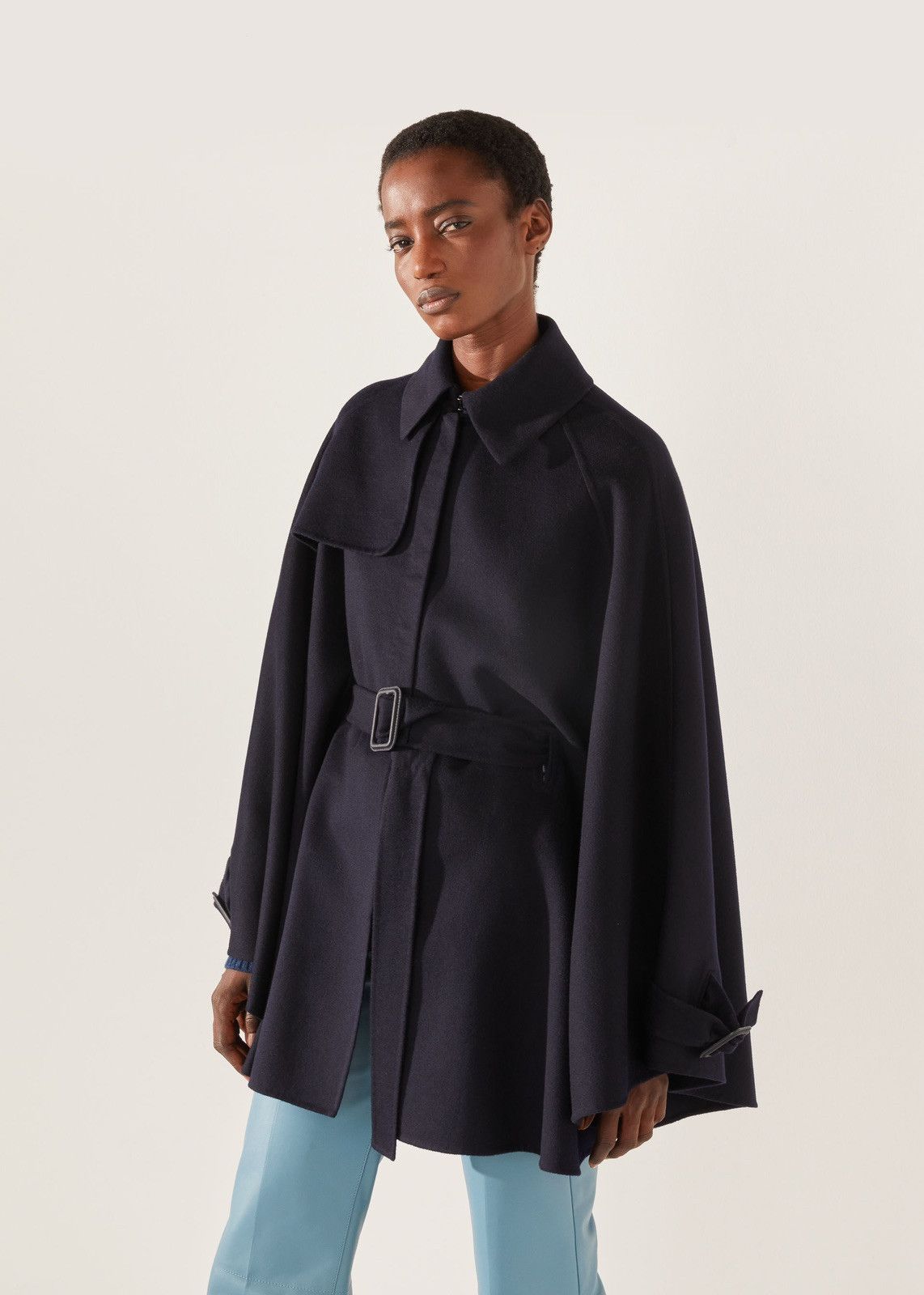 o1srvl11e0424 Cassandra Cape Only Double in Black