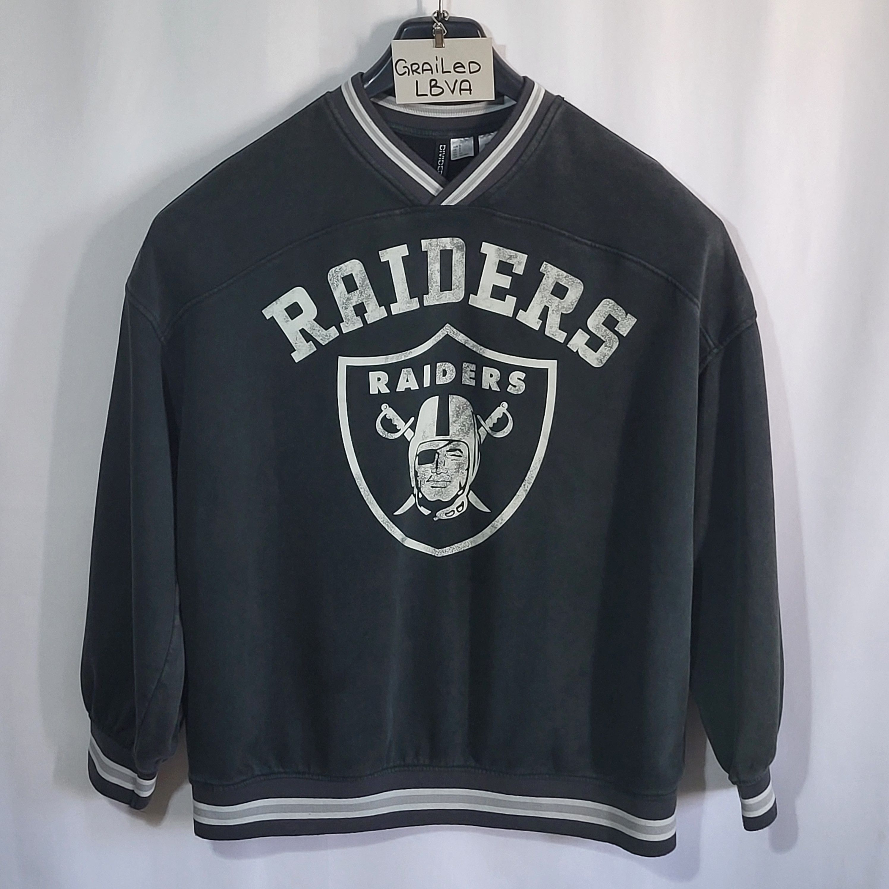 Divided Oakland Raiders Sweatshirt size S but fit L Size US S / EU 44-46 / 1 - 1 Thumbnail