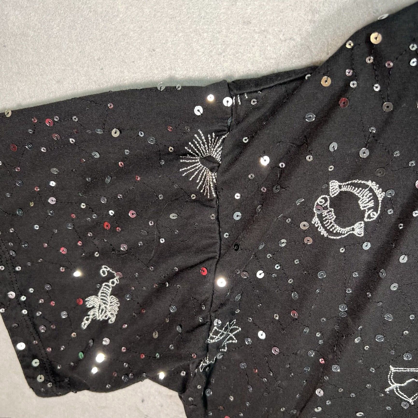 Asos VINTAGE ASOS Design T-Shirt Shirt Women Adult 6 Black Space Zodiac Signs 90s Mens? Girls? Wait. Size M / US 6-8 / IT 42-44 - 6 Thumbnail