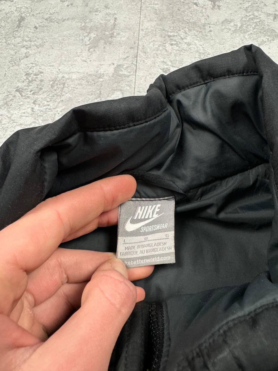 Nike Vintage Nike Y2K Black Zip Jacket Size L Size US L / EU 52-54 / 3 - 14 Thumbnail