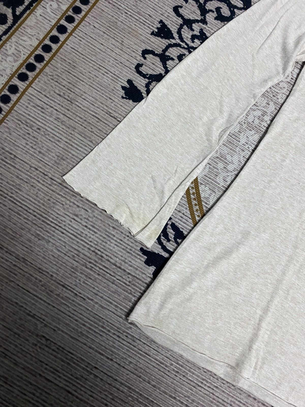 G.O.A LONG SLEEVE FEATHER TEE – glam archive Rare GOA 00s Archive