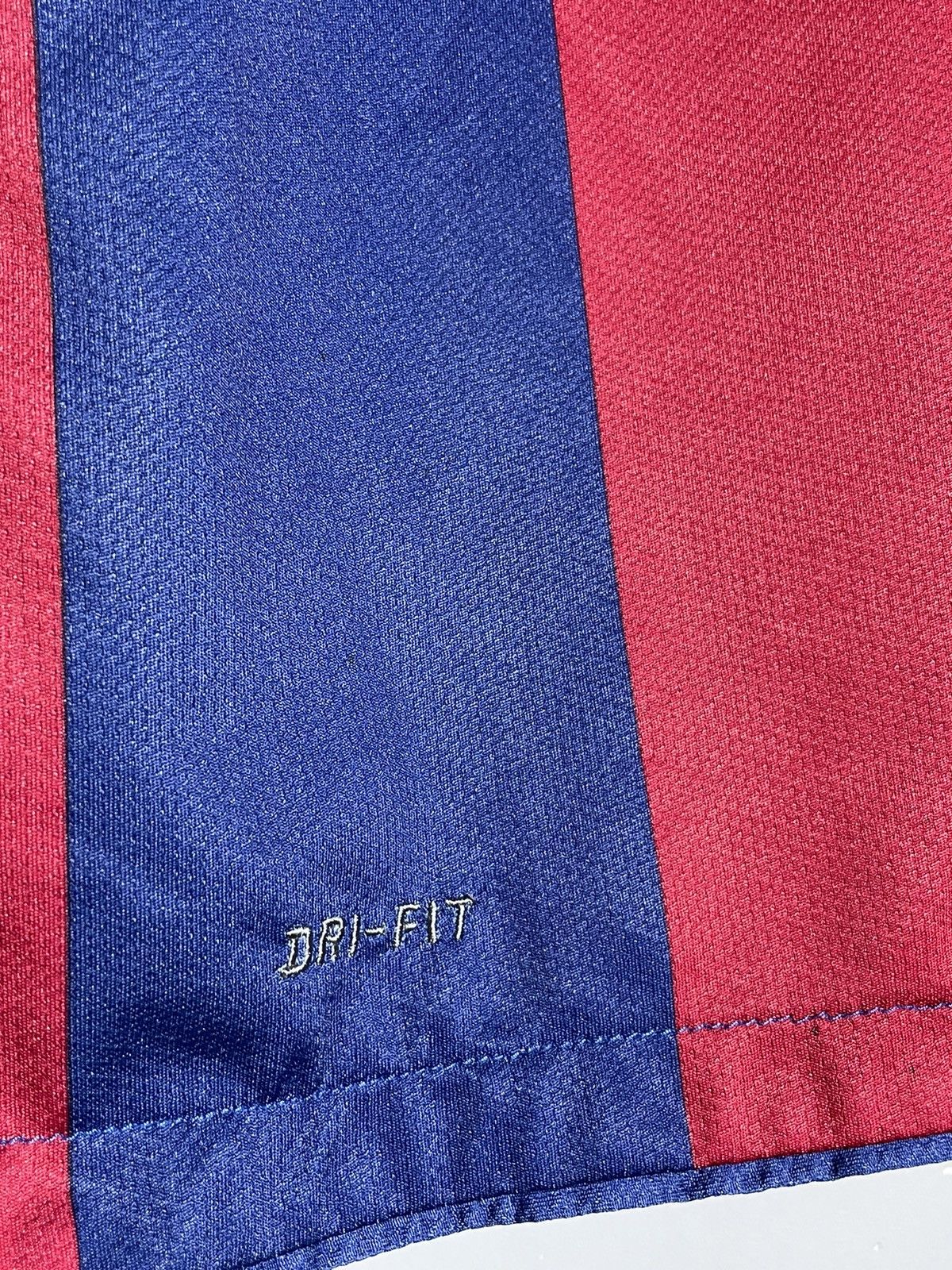 Nike #17 Pedro F.C Barcelona Nike 2010/11 Home Y2K Football Shirt Size US M / EU 48-50 / 2 - 9 Thumbnail