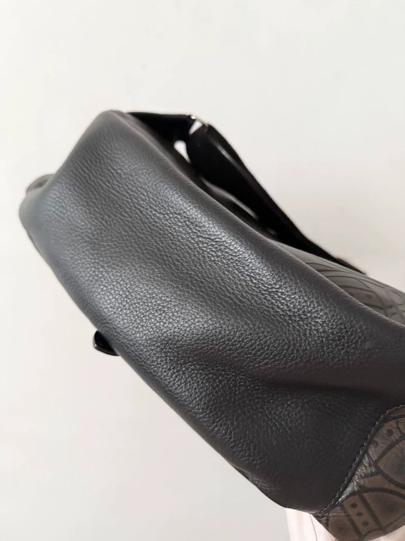 Vivienne Westwood Vivienne Westwood Classic green relief Saturn embossed bac Size ONE SIZE - 7 Thumbnail