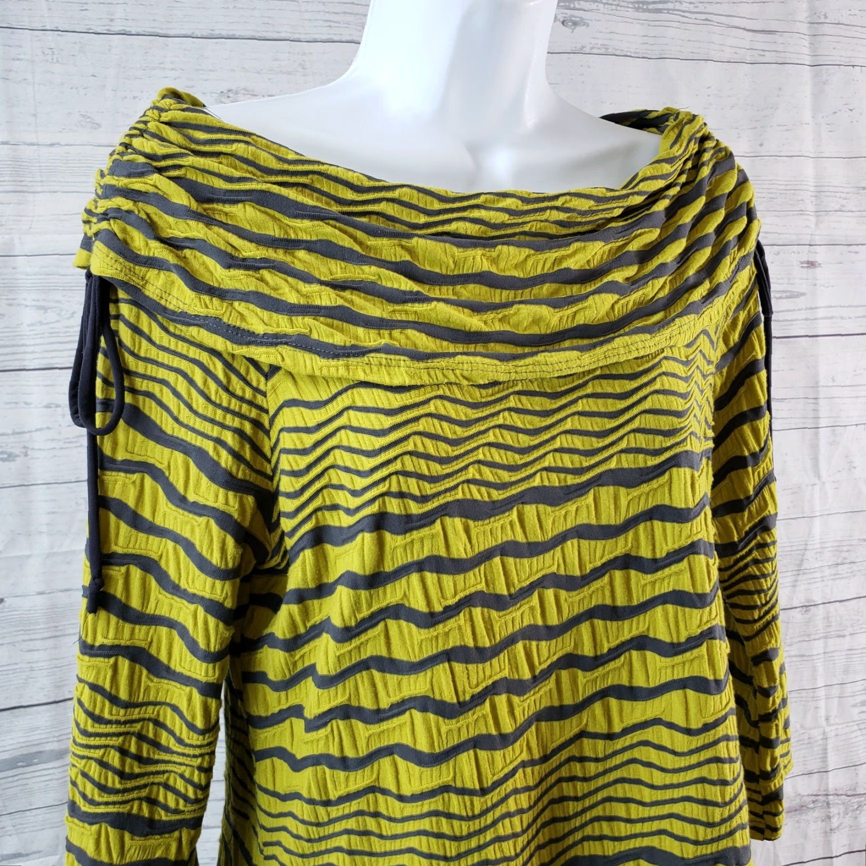 Vintage IC by Connie K Womens Off The Shoulder Top Sz Small Green Stripe Textured Blouse Size S / US 4 / IT 40 - 2 Thumbnail