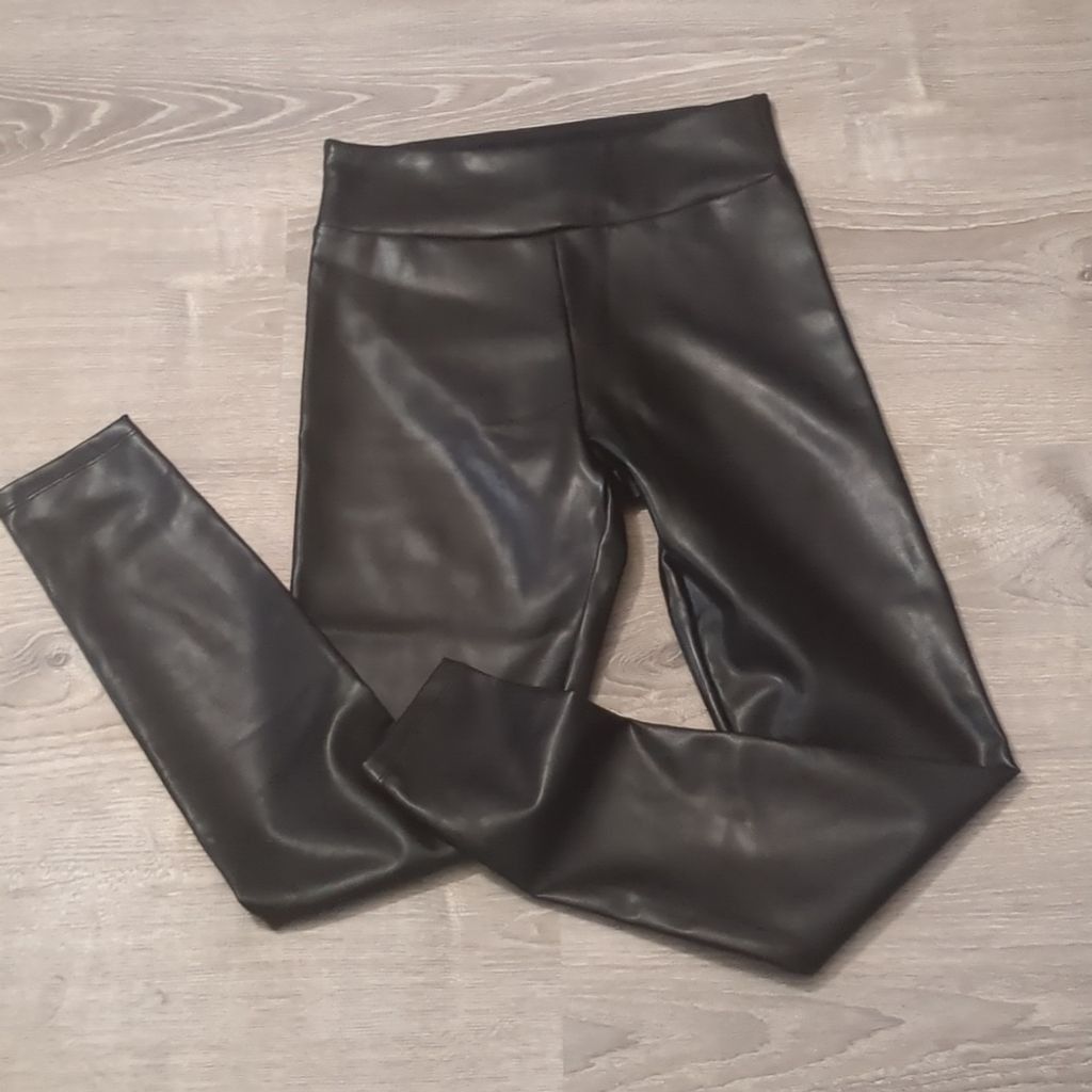 Abercrombie & Fitch Abercrombie & Fitch faux leather pants/leggings size small Size 26" / US 2 / IT 38 - 1 Thumbnail