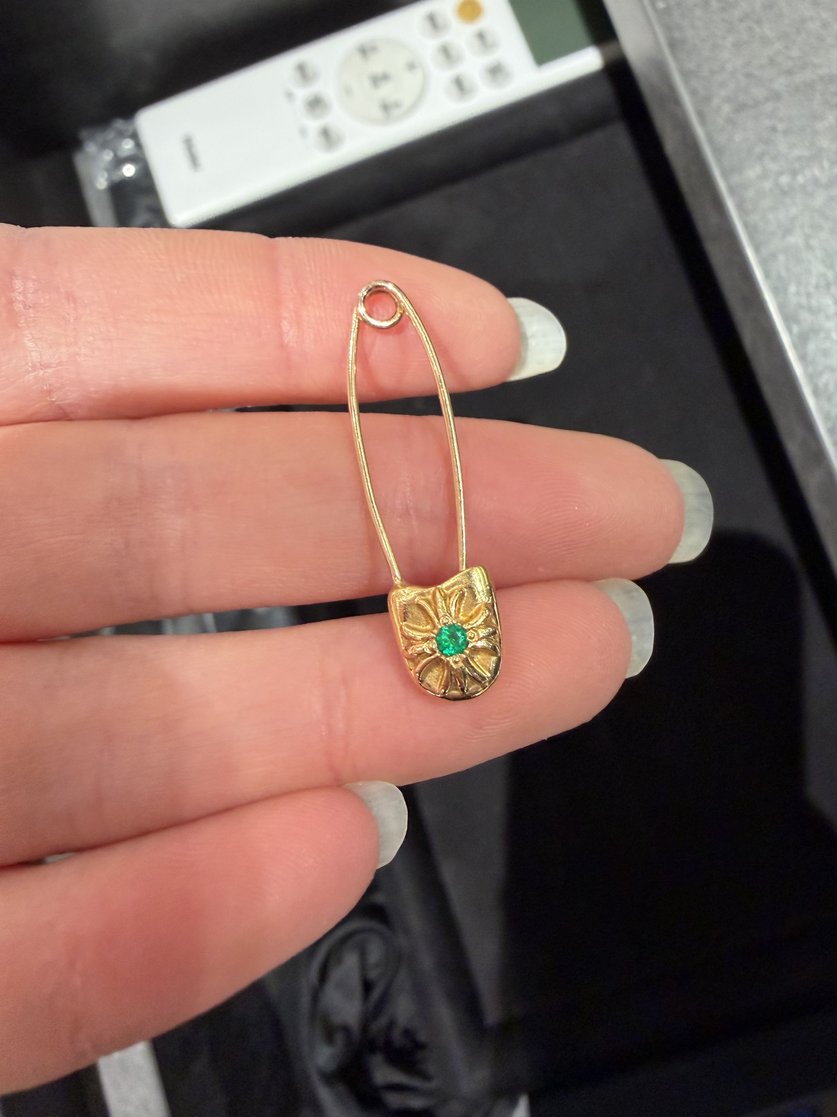 Chrome Hearts Chrome Hearts 22K Gold Emerald Safety Pin Size ONE SIZE - 5 Thumbnail