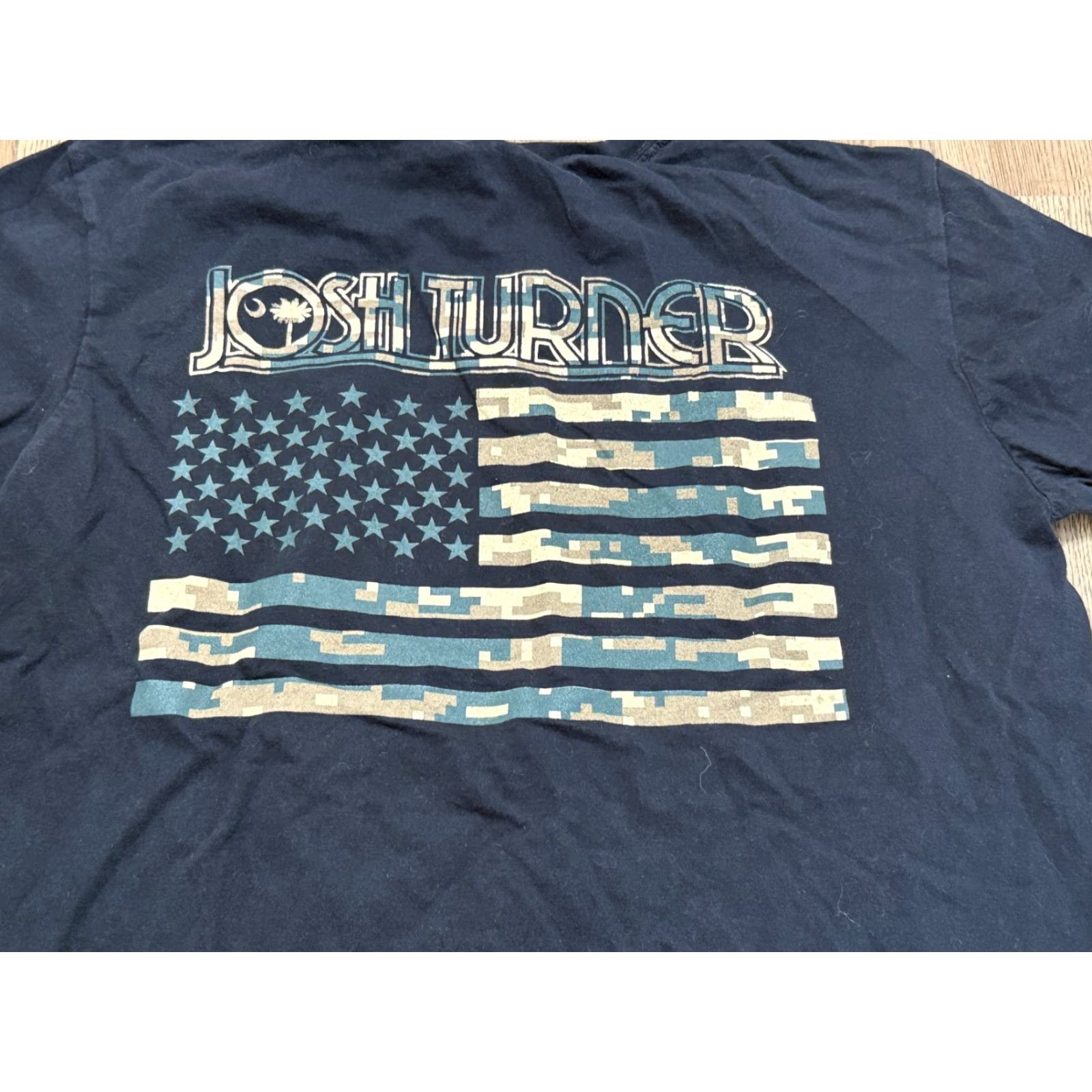 Gildan Gildan Shirt Men Large Black Camouflage Josh Turner Band USA Flag Short Sleeve Crew Neck T-Shirt Size US L / EU 52-54 / 3 - 6 Thumbnail