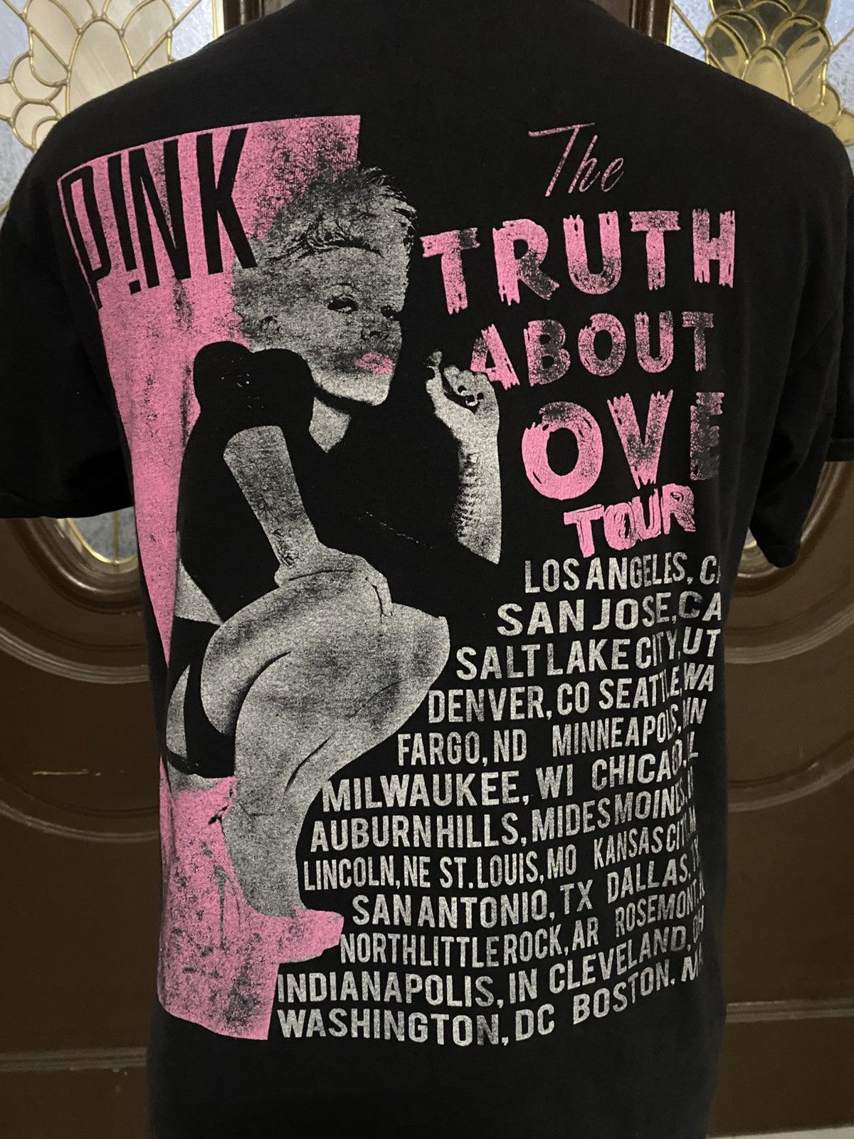 Other Vintage Pink “The Truth About Love Tour” tshirt Size US M / EU 48-50 / 2 - 5 Thumbnail