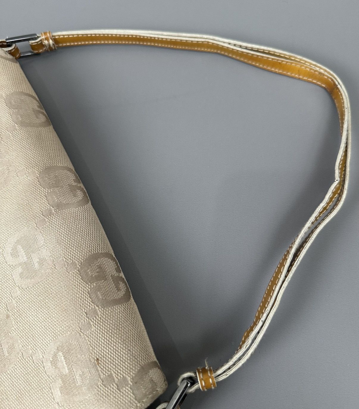 Gucci Gucci - Vintage GG Canvas Beige - Yellow Patent Leather Bag Size ONE SIZE - 13 Thumbnail